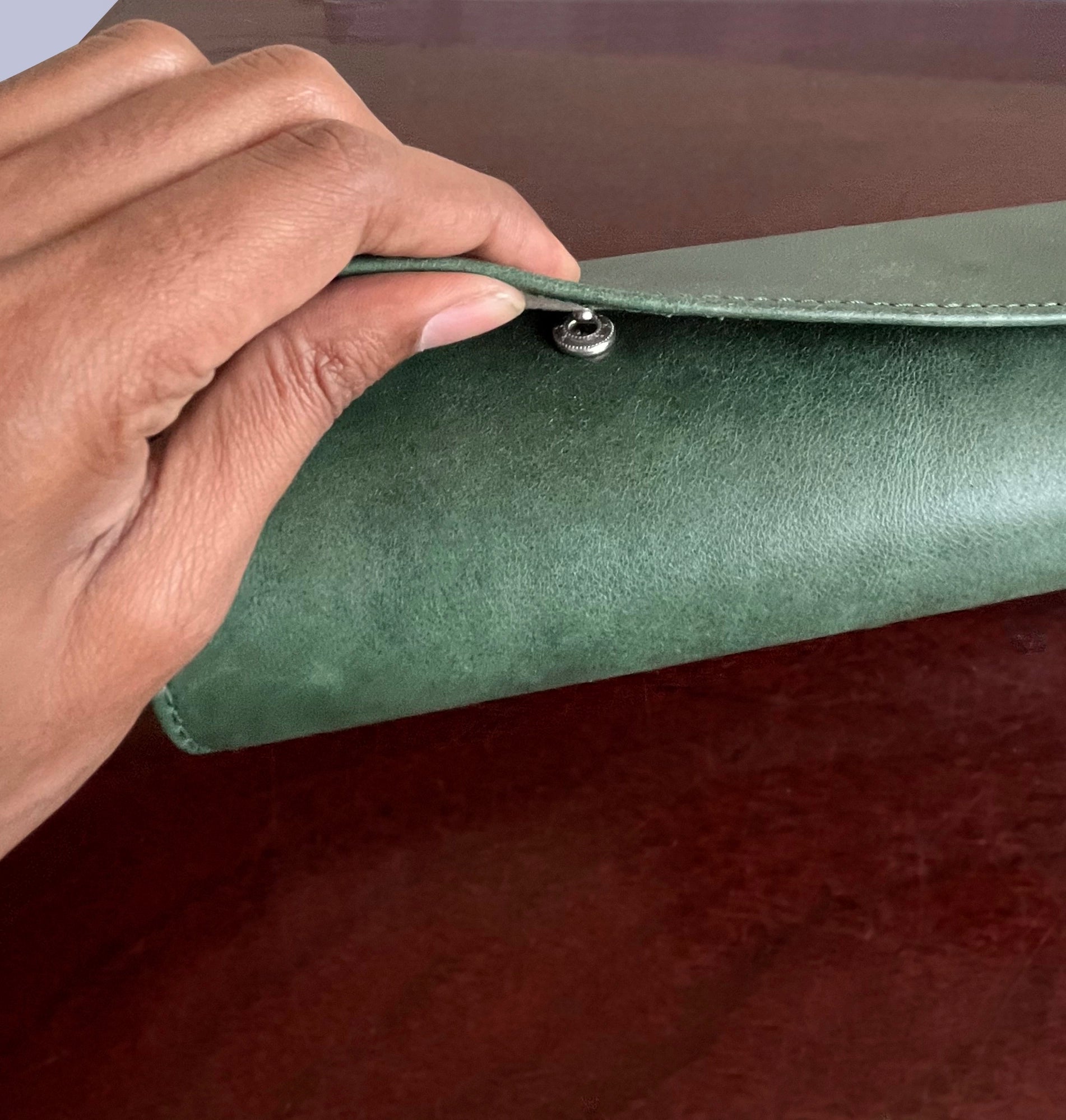 Classic Green Leather Travel Watch Case with 3 Slots - Perfect for Business Trips, Vacations & Watch Collection Storage