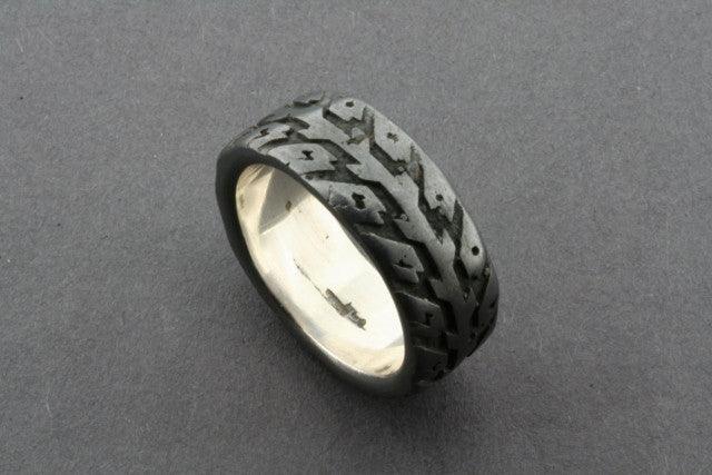 Durable Off-Road Ring for Men - Heavy Duty 4x4 Adventure Gear - Perfect for Jeep, Truck & ATV Enthusiasts | Outdoor Camping & Off-Roading Accessories