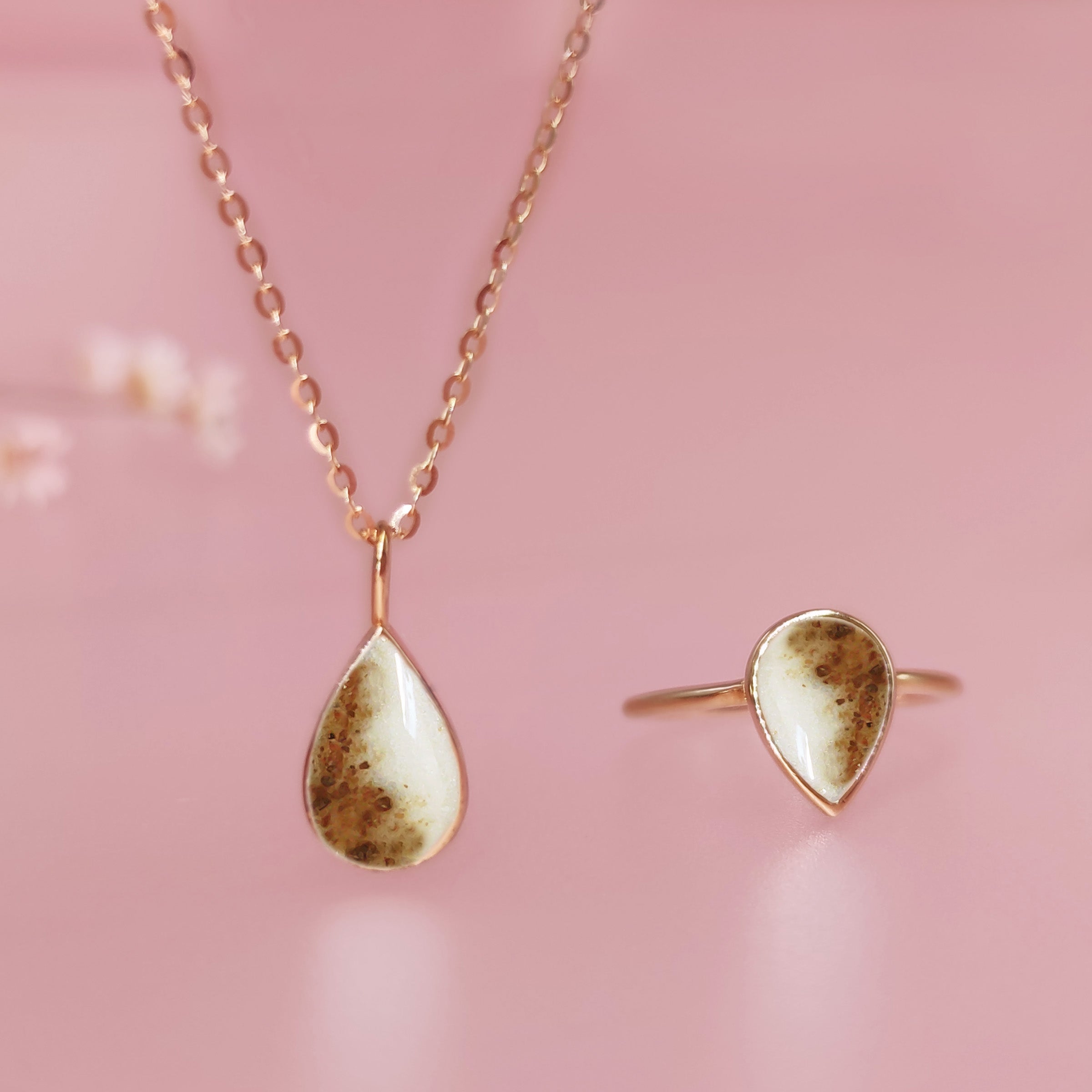 Vintage Teardrop Pendant Necklace for Women - 14K Gold Plated Hair/Fur Jewelry - Perfect for Weddings, Parties & Everyday Elegance