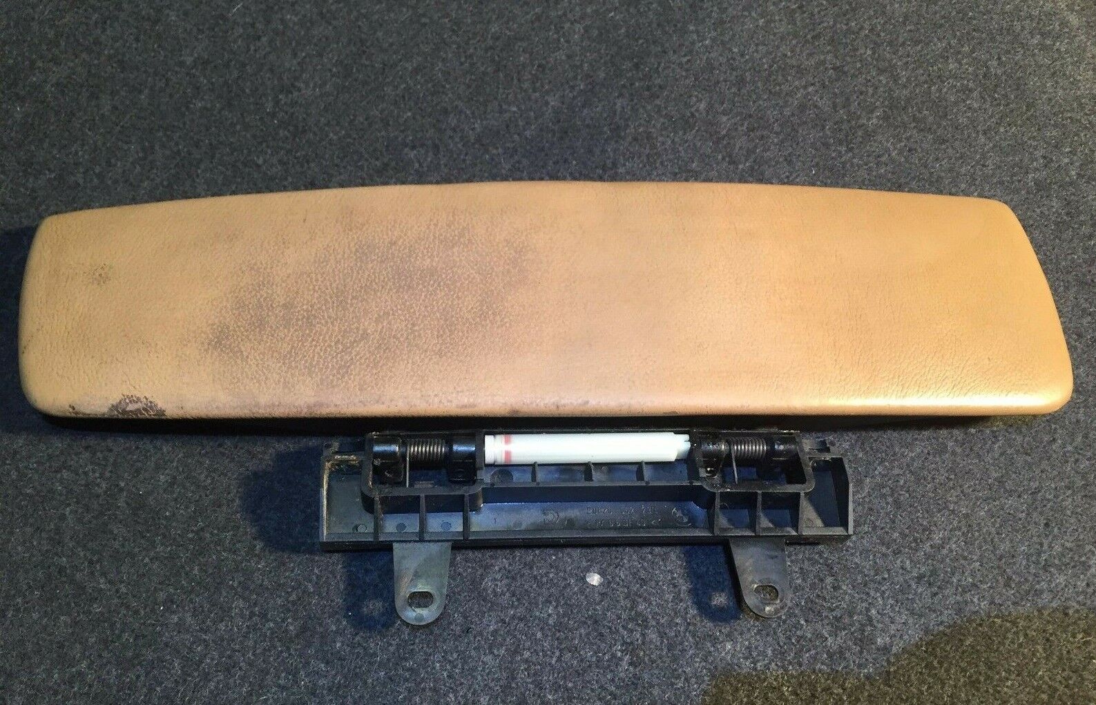 02 03 04 05 BMW 745i E65 Center Console Armrest Storage Cover OEM 082056223 - Genuine Replacement Part for Comfort & Organization - Perfect for Road Trips & Daily Commutes