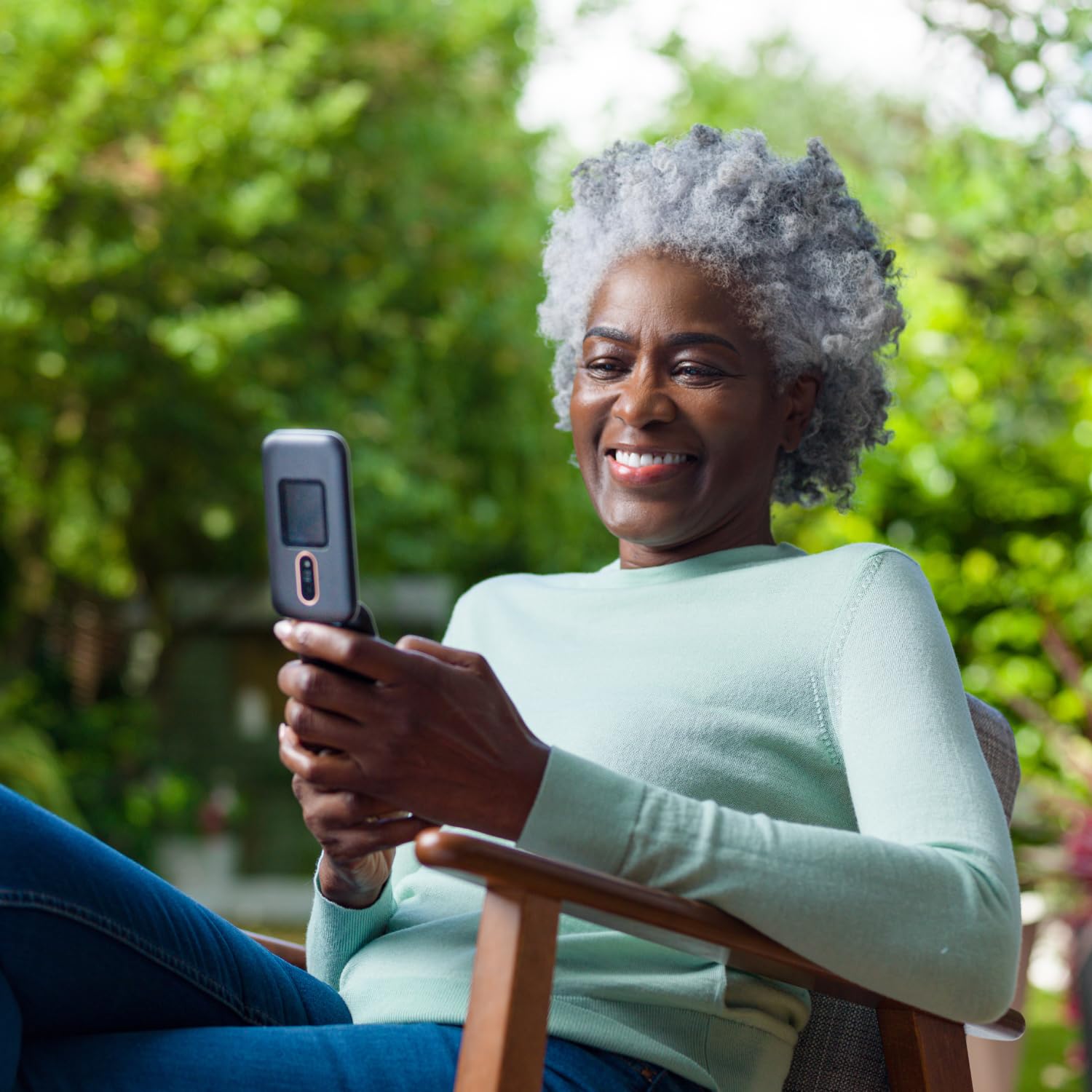 Doro 6880 4G Unlocked Flip Phone for Seniors - Easy-to-Use Senior Cell Phone with Talking Number Keys, Large External Display, Emergency SOS Button & Charging Dock | Perfect for Elderly Parents & Grandparents | UK/Irish Version