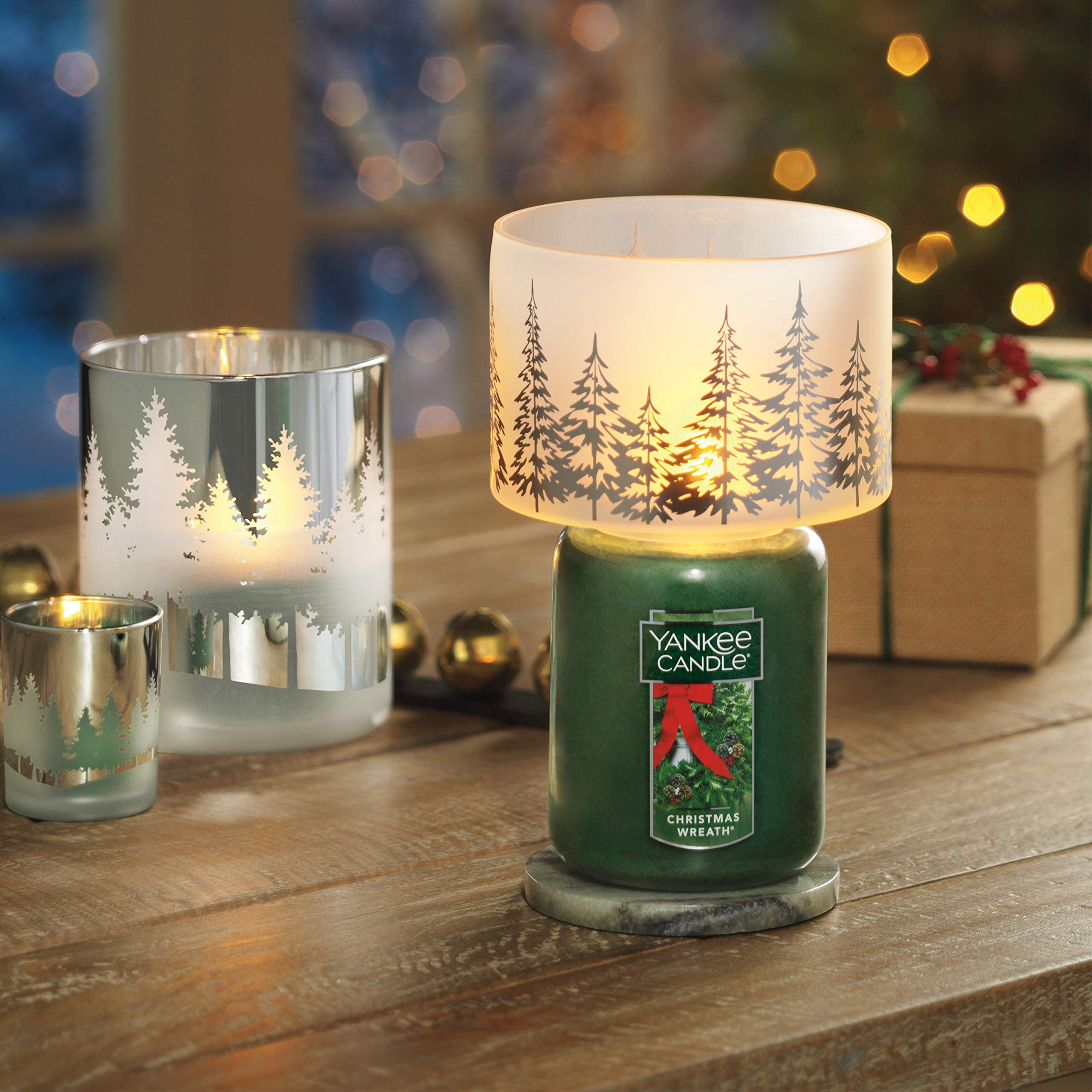 Yankee Candle Christmas Wreath Scented Large Jar Candle - 22oz Single Wick, 110+ Hours Burn Time - Perfect for Holiday Decor, Cozy Home Ambience & Gift Giving