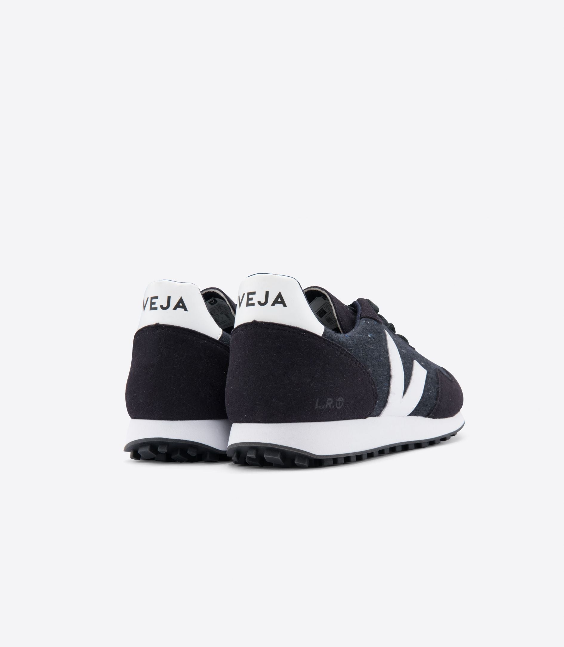 Veja Women's SDU Flannel Shirt - Black & White Plaid Pattern | Casual Wear, Outdoor Activities & Fall Fashion
