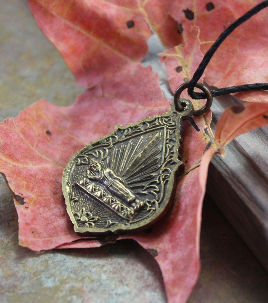 2 Sided Thai Reclining Buddha Amulet - Authentic Buddhist Talisman for Protection & Good Luck - Perfect for Meditation, Home Altar & Spiritual Gifts