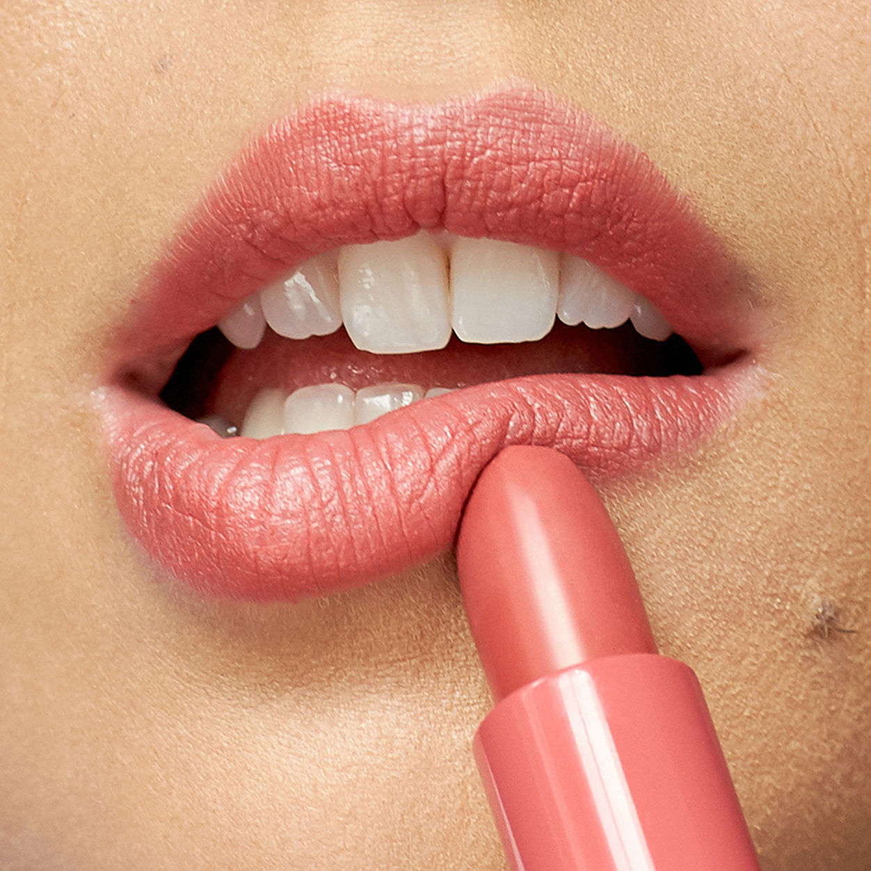Long-Lasting Crushed Lip Color - Hydrating Matte Lipstick for Women, Vegan & Cruelty-Free - Perfect for Everyday Wear, Date Night & Special Occasions