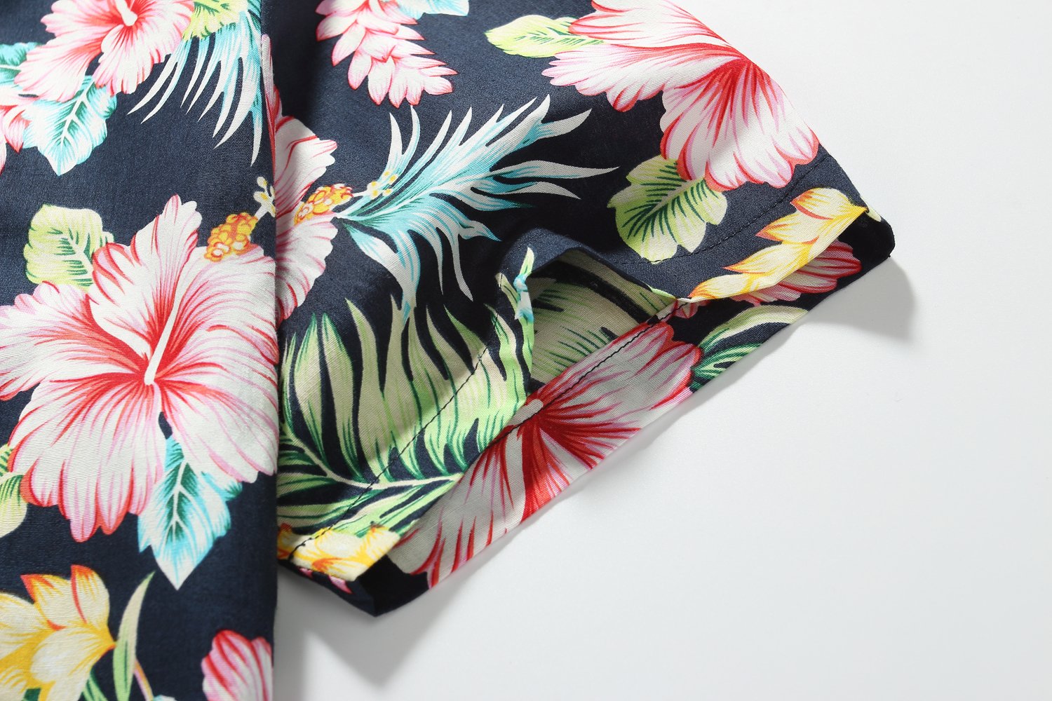 Men's Hawaiian Shirt - Tropical Floral Short Sleeve Button Down Shirt for Beach Vacation, Summer Party & Casual Wear | Breathable & Comfortable