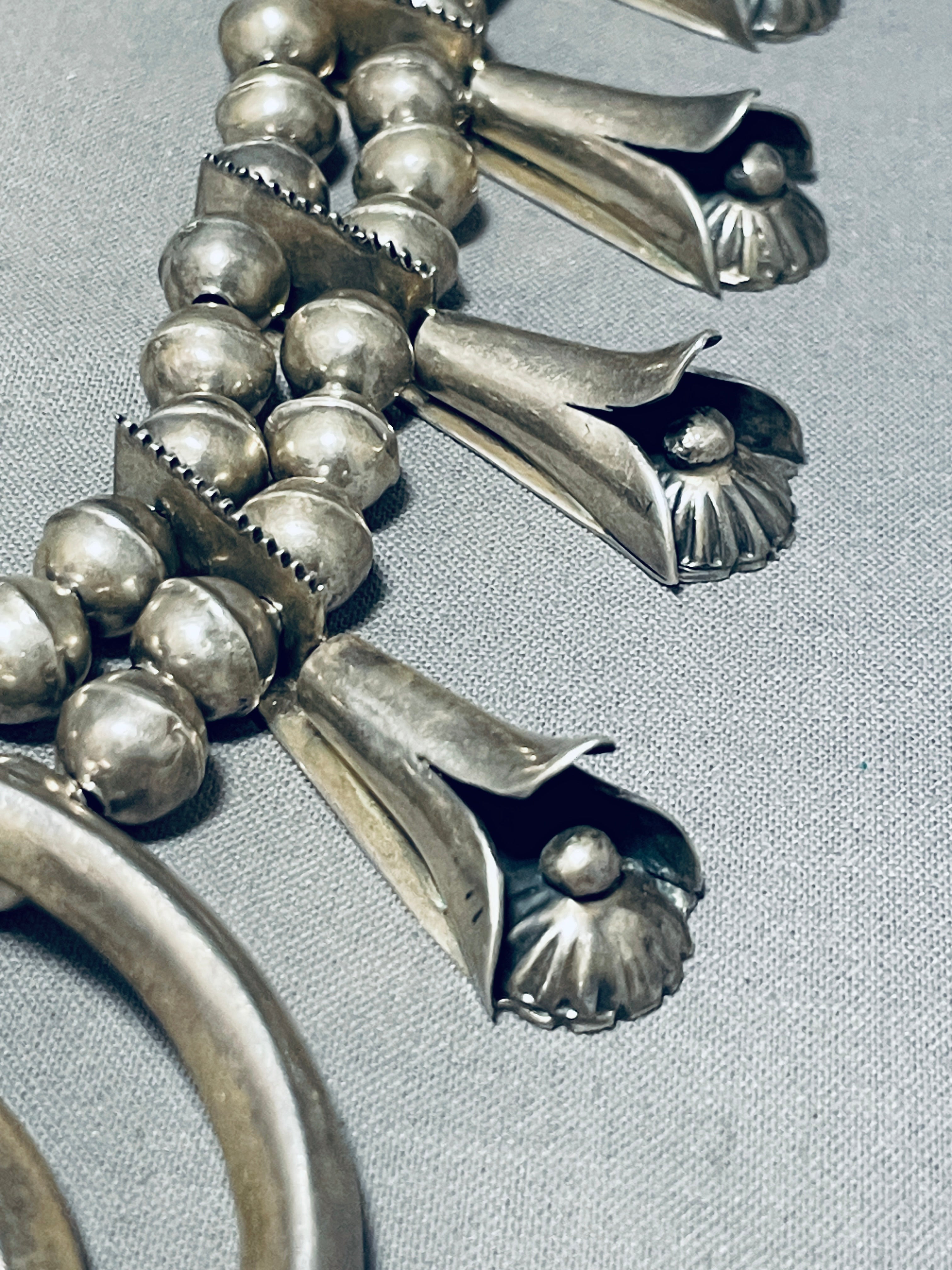 187 Grams Fab!! Vintage Native American Navajo All Sterling Silver Squash Blossom Necklace
