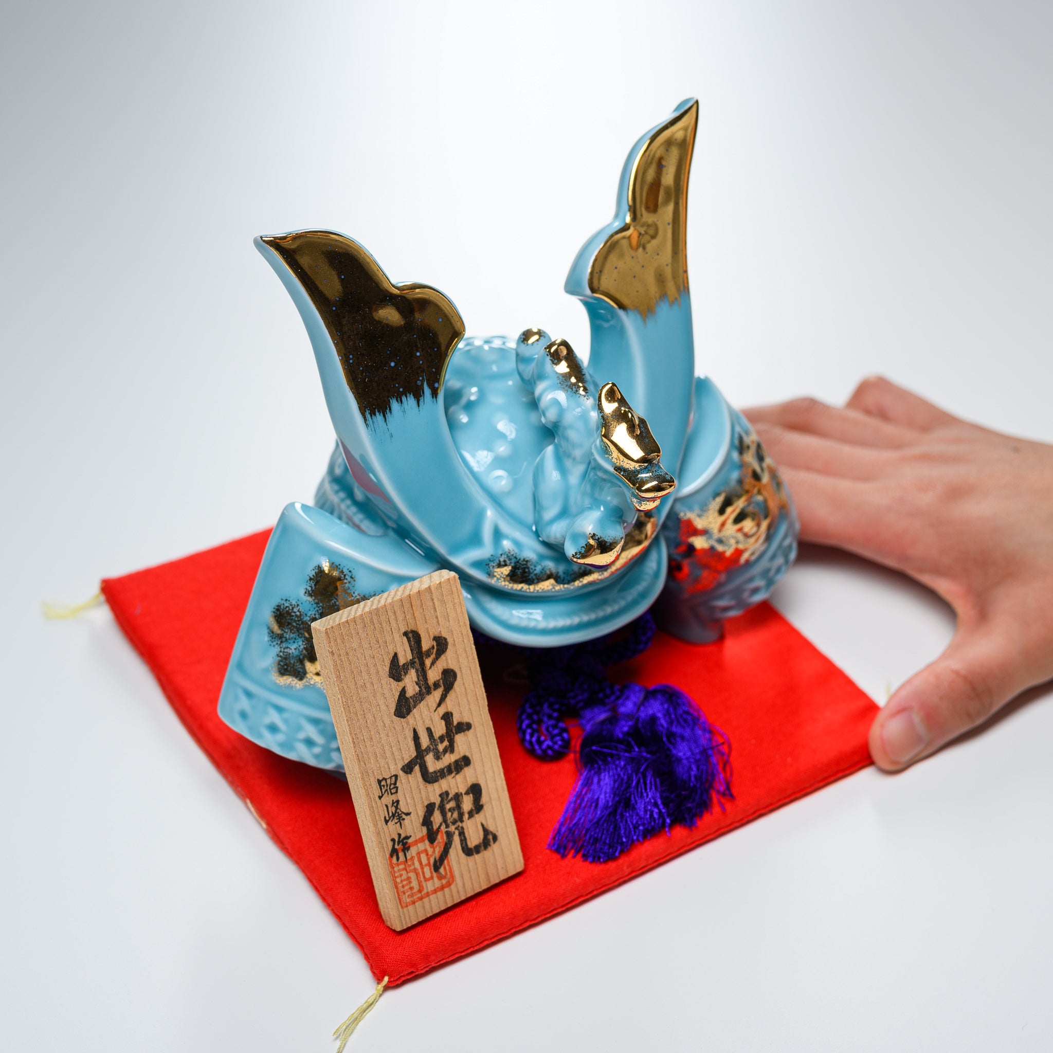 Seto Ware Samurai Helmet Ornament - Japanese Traditional Decorative Kabuto for Home & Office Display - Perfect for Collectors, Gifts, and Feng Shui Decor