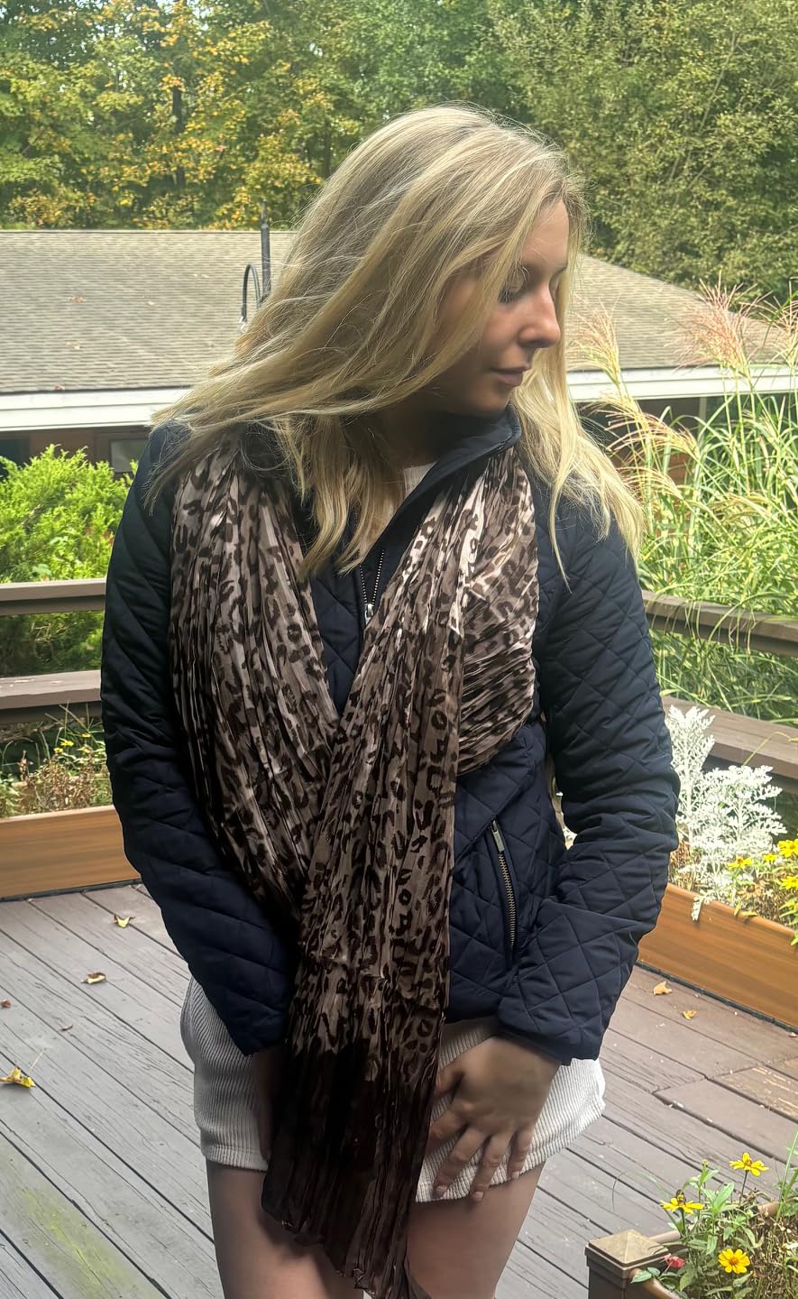 Luxury Leopard Print Scarf - Elegant Fashion for Women