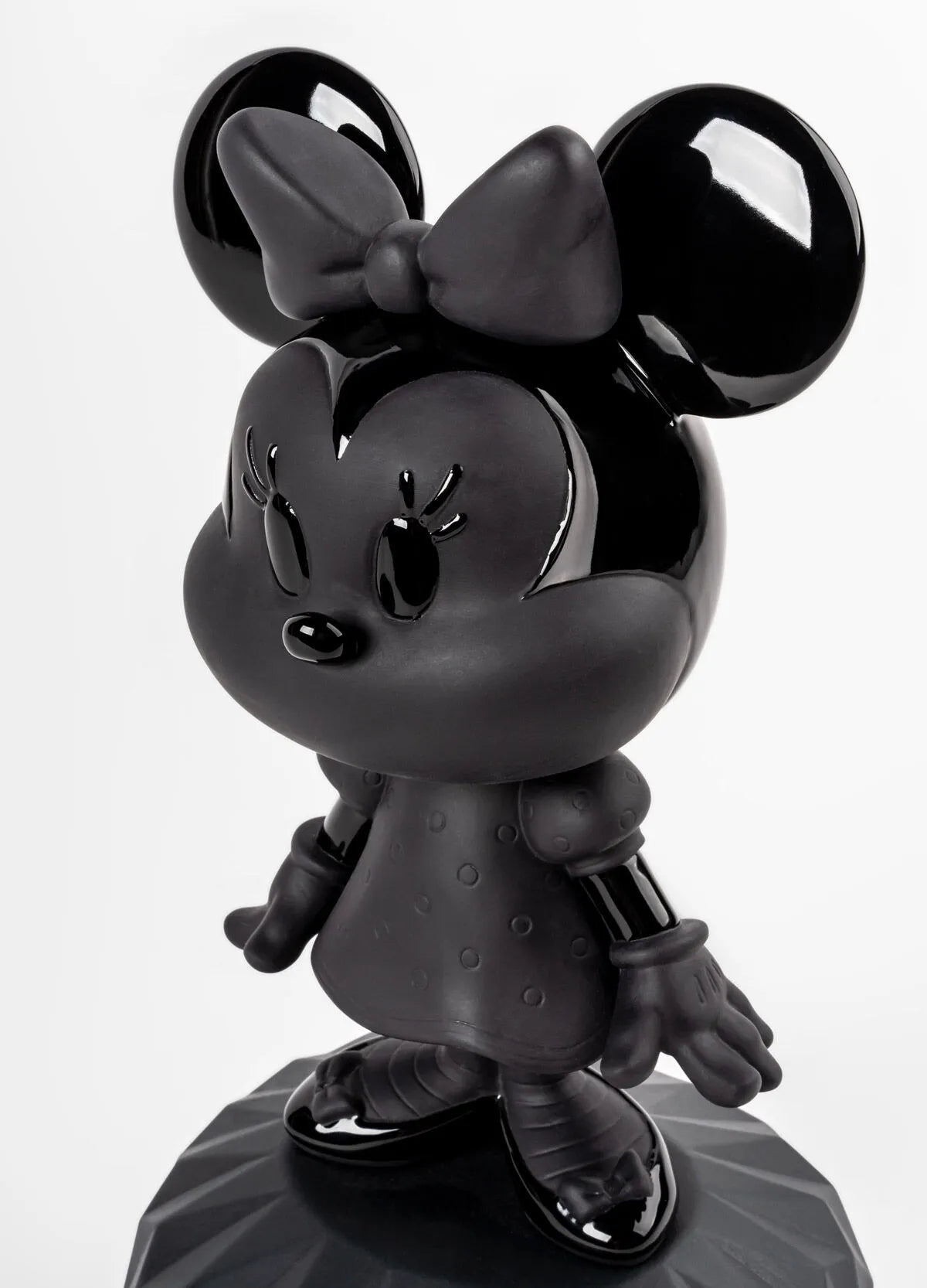 Lladró Minnie Mouse Black Porcelain Sculpture - Perfect for Disney Collectors & Home Décor