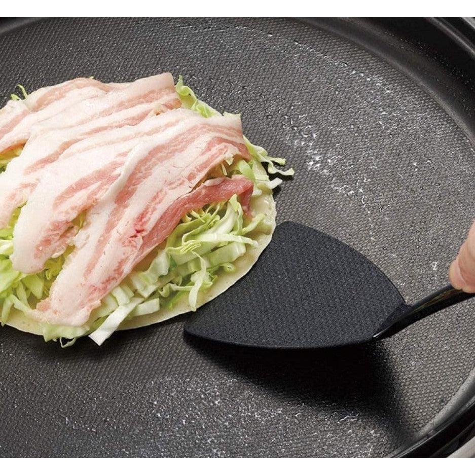 Akebono Flexible Nylon Spatula - Black Plastic Turner CH 2104 for Non-Stick Cookware - Perfect for Flipping Pancakes, Eggs & Burgers
