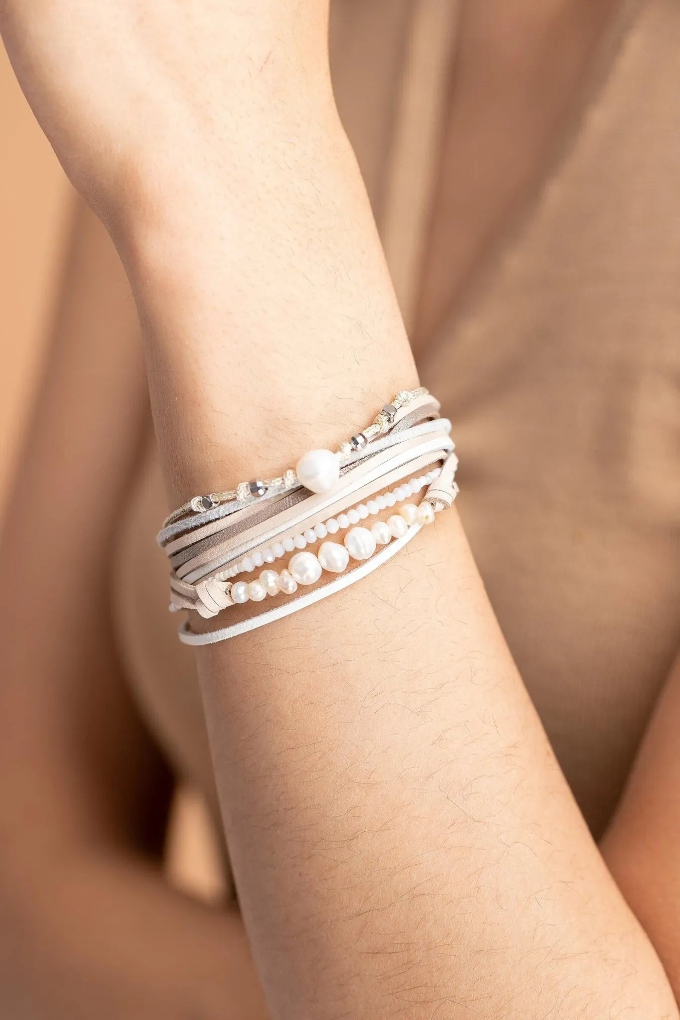 Elegant Leather Pearl Beaded Multi-Strand Bracelet for Women - Perfect for Weddings, Parties & Everyday Fashion Accessories