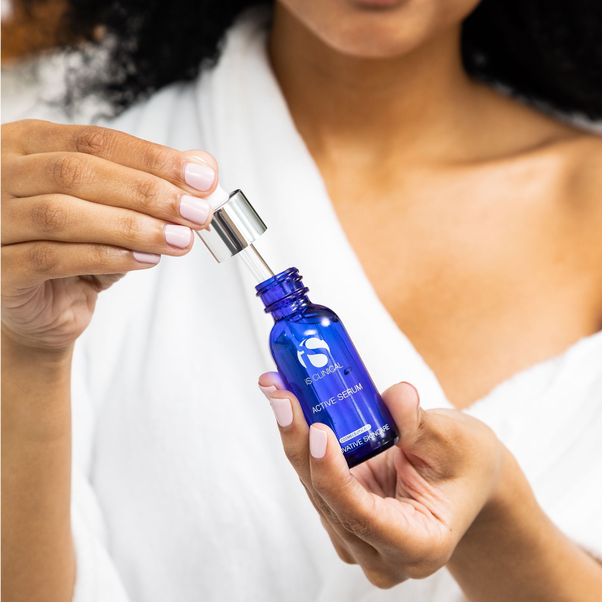 IS Clinical Active Serum - Advanced Antioxidant Facial Treatment for Brightening & Anti-Aging - Perfect for Daily Skincare Routine & Professional Treatments
