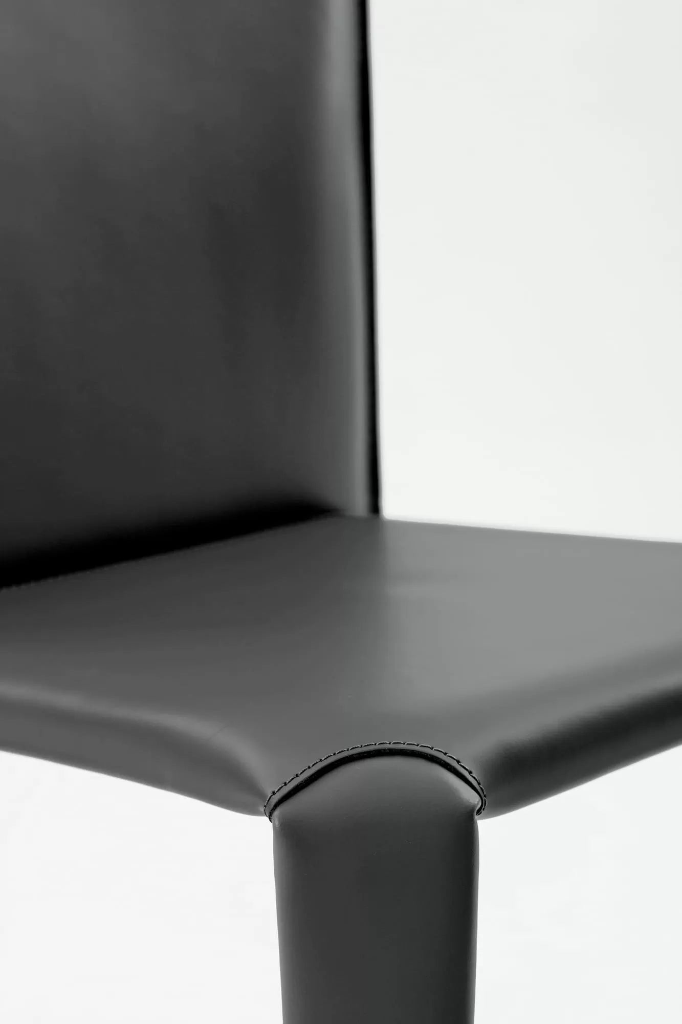 Bontempi Clark Chair - Modern Accent Chair for Living Room, Bedroom & Office - Stylish Upholstered Lounge Chair with Wooden Legs - Perfect for Home Decor & Relaxation