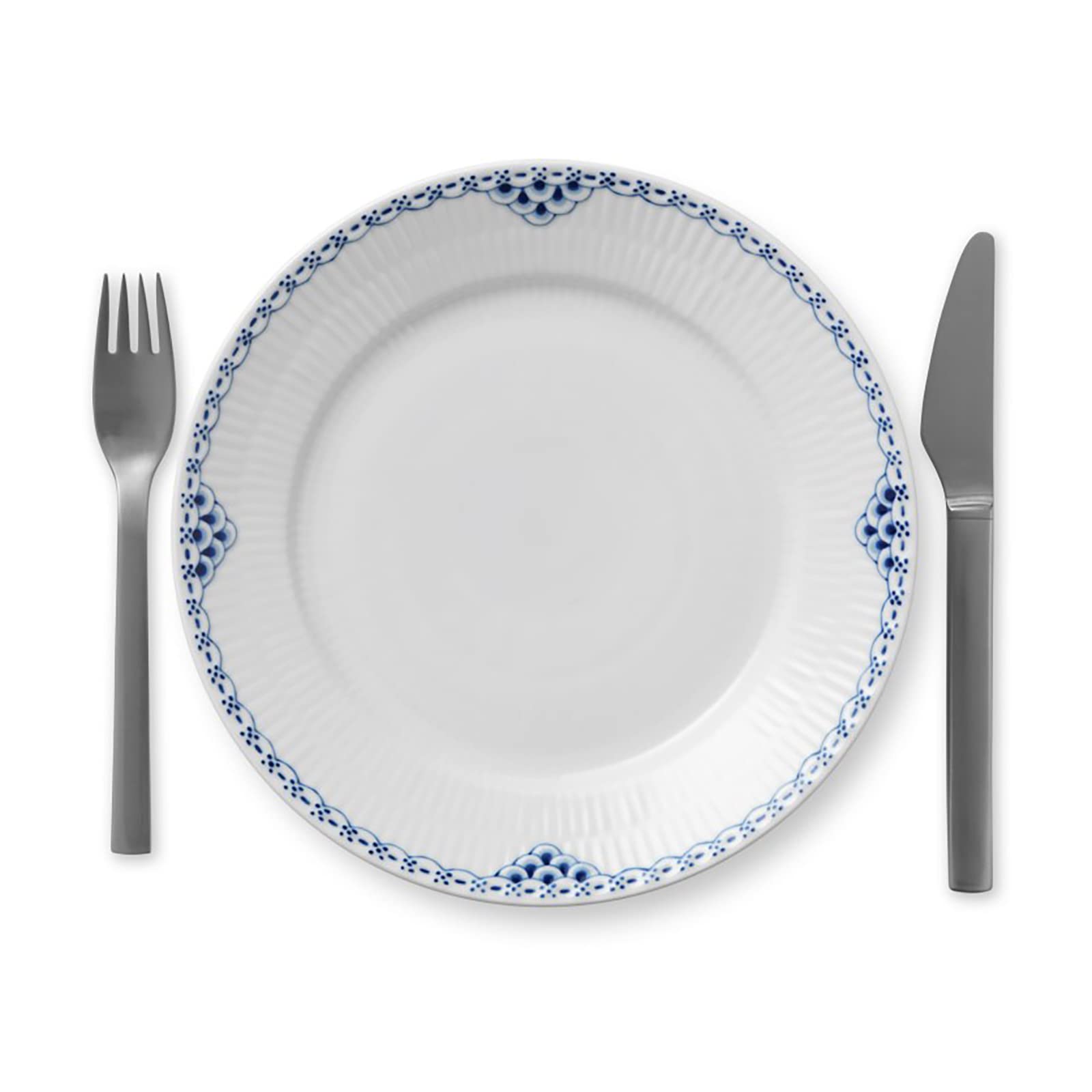 Royal Copenhagen Princess Plate - 8.7 Inches (22 cm) Elegant Porcelain Dinnerware - Perfect Wedding Gift & Anniversary Present - Model 1017271 - Ideal for Formal Dining, Bridal Showers & Special Occasions