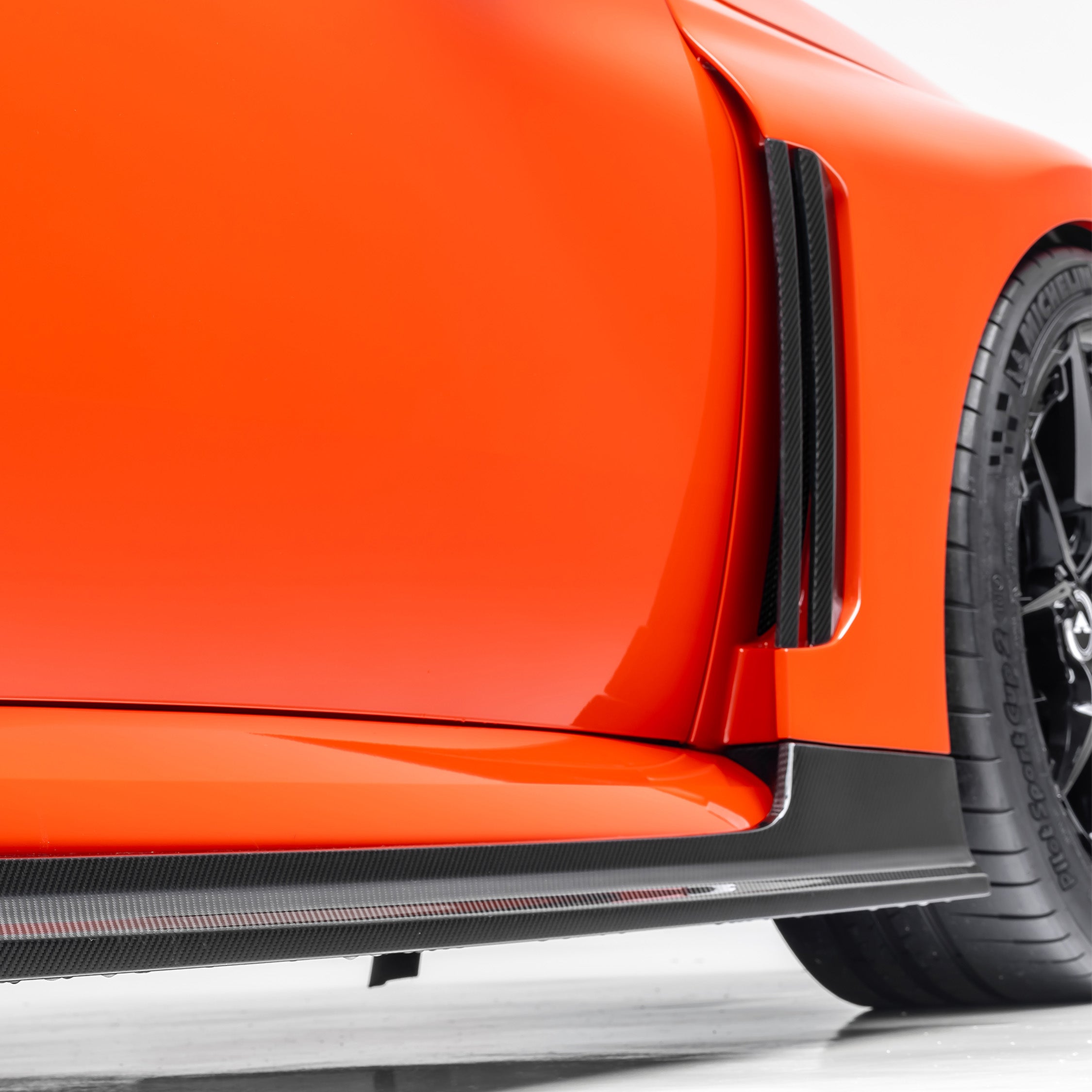 BMW G8X M2 VRS Aero Vented Fenders with Carbon Fiber Side Skirts - 2X2 Glossy V Style™️ for Enhanced Performance & Style - Perfect for Track Racing & Car Shows