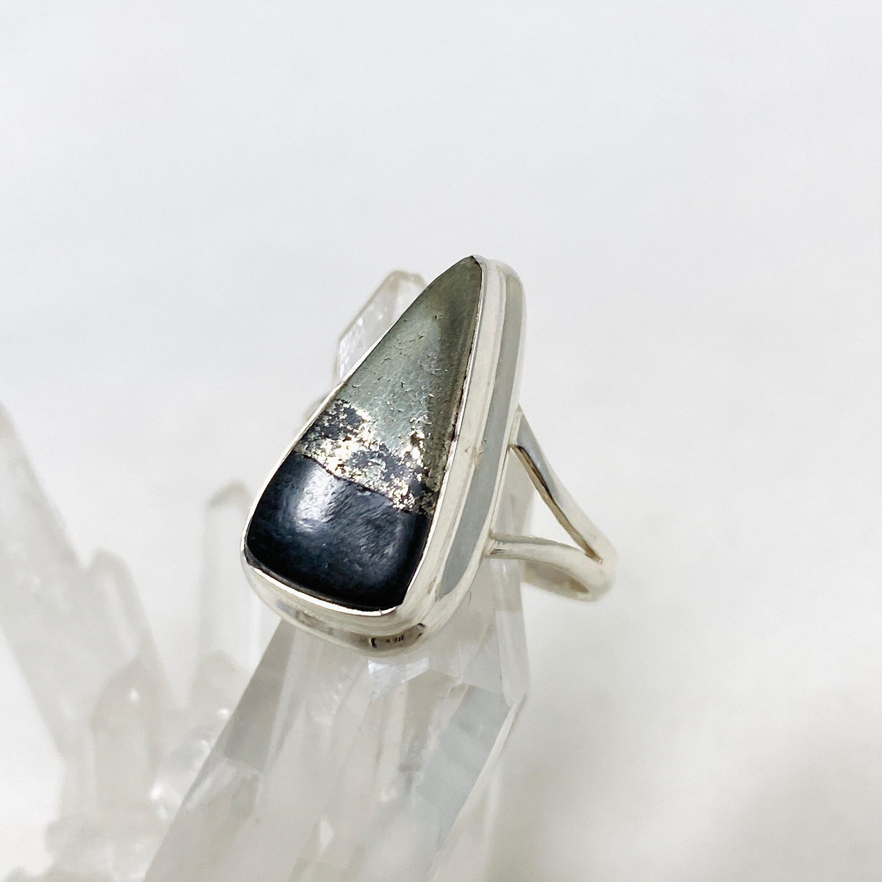 Healer's Gold Triangular Split Band Ring - Size 8 KRGJ3201 - Perfect for Boho Fashion, Spiritual Healing & Everyday Wear