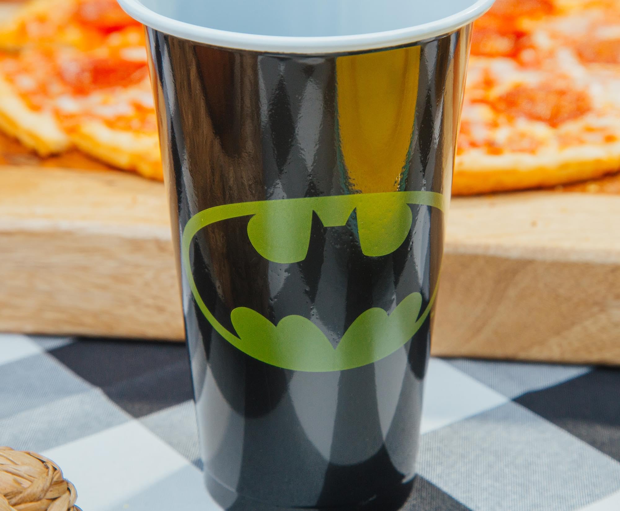 DC Comics Batman 20-Pack 18oz Disposable Plastic Party Cups - Perfect for Superhero Themed Birthday Parties, Comic Con Events & Movie Nights