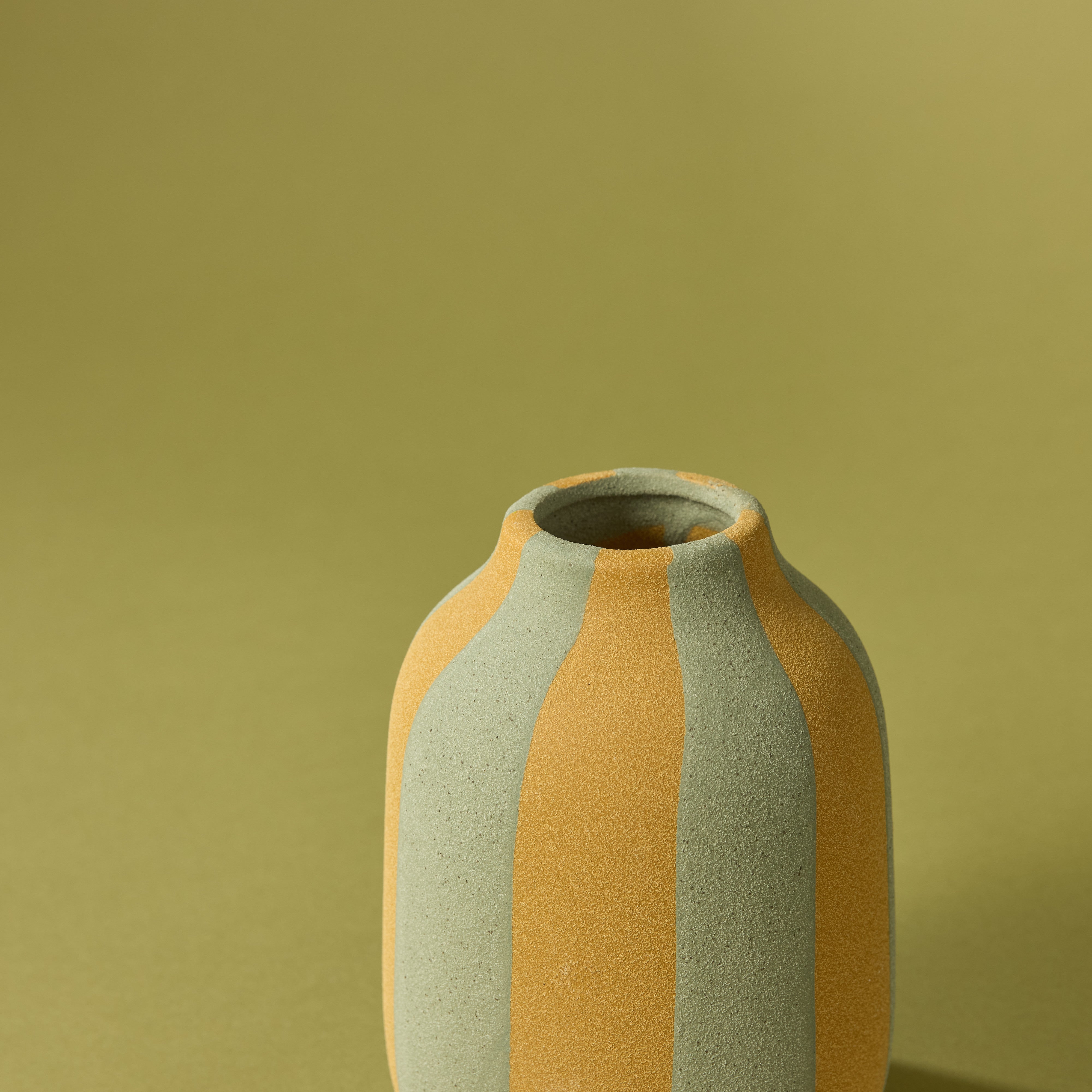 Tanis Brown Ceramic Vase - 16cm Handcrafted Home Decor for Living Room, Dining Table & Office Desk