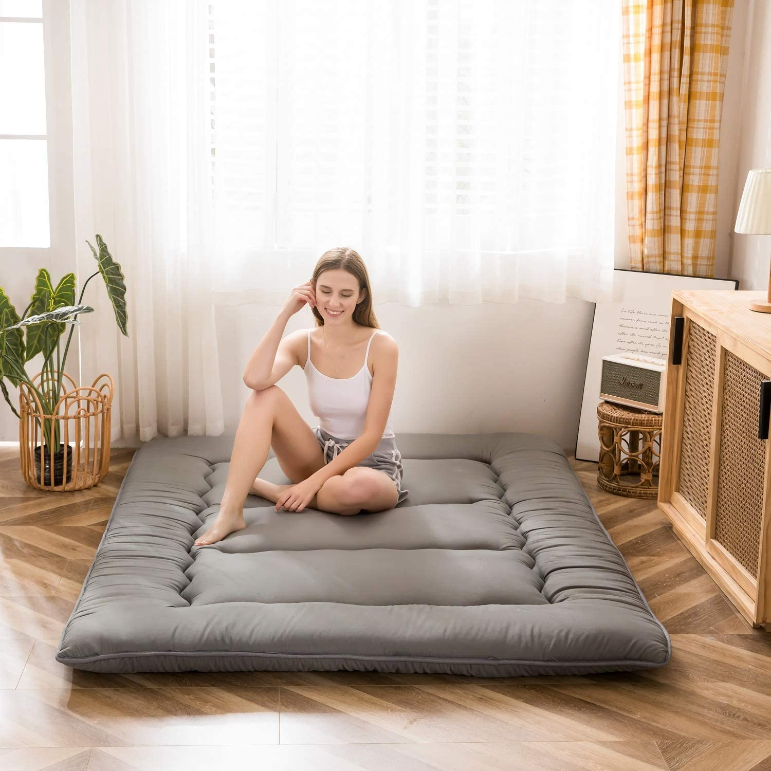 MAXYOYO Japanese Floor Futon Mattress - Portable Foldable Tatami Mattress for Guest Bed, Camping & Small Space Living | Comfortable Floor Sleeping Solution