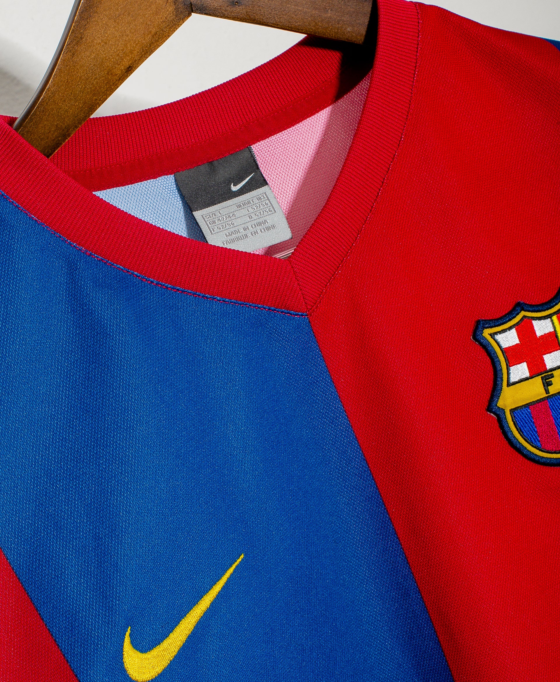 2006 FC Barcelona Home Jersey #10 Ronaldinho Replica Soccer Shirt - Men's Large Size for Fans & Collectors - Perfect for Matchdays, Gifts & Sports Memorabilia Display