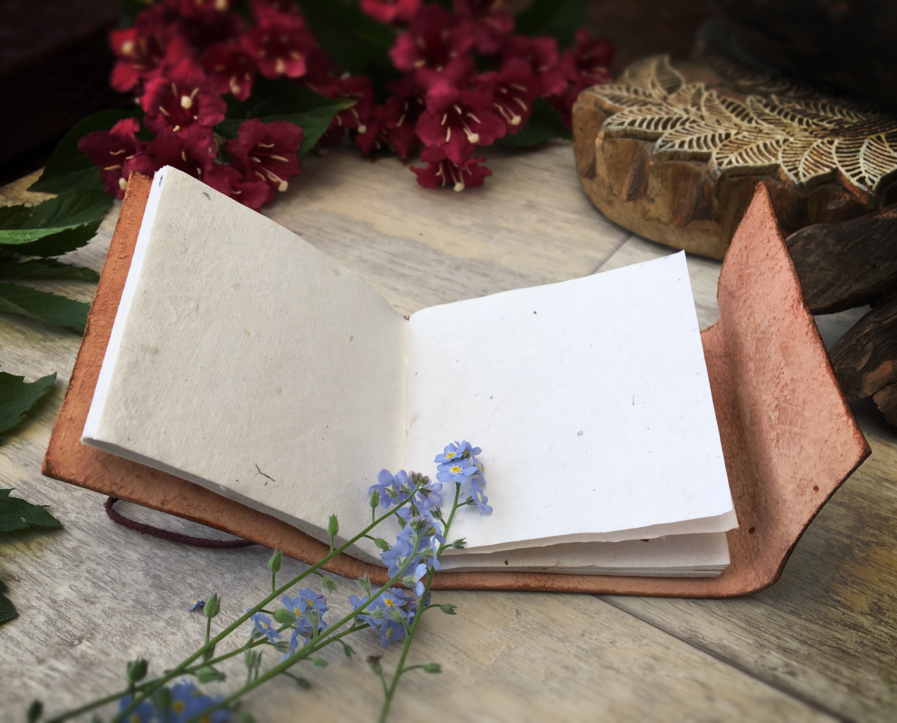 Genuine Leather Bound Pocket Notebook - Small Travel Journal for Writing, Note Taking & Sketching - Perfect for Gifts, Office & Outdoor Adventures