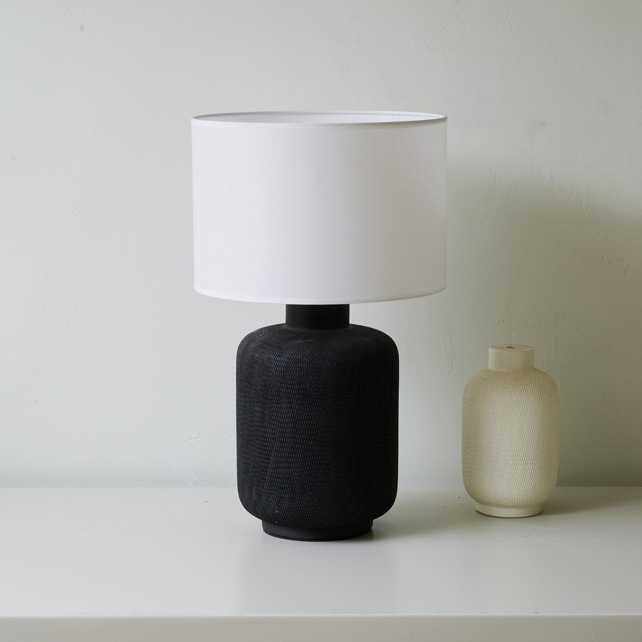 Modern Nocturne Textured Black Table Lamp - Stylish Bedside & Living Room Lighting for Home Decor