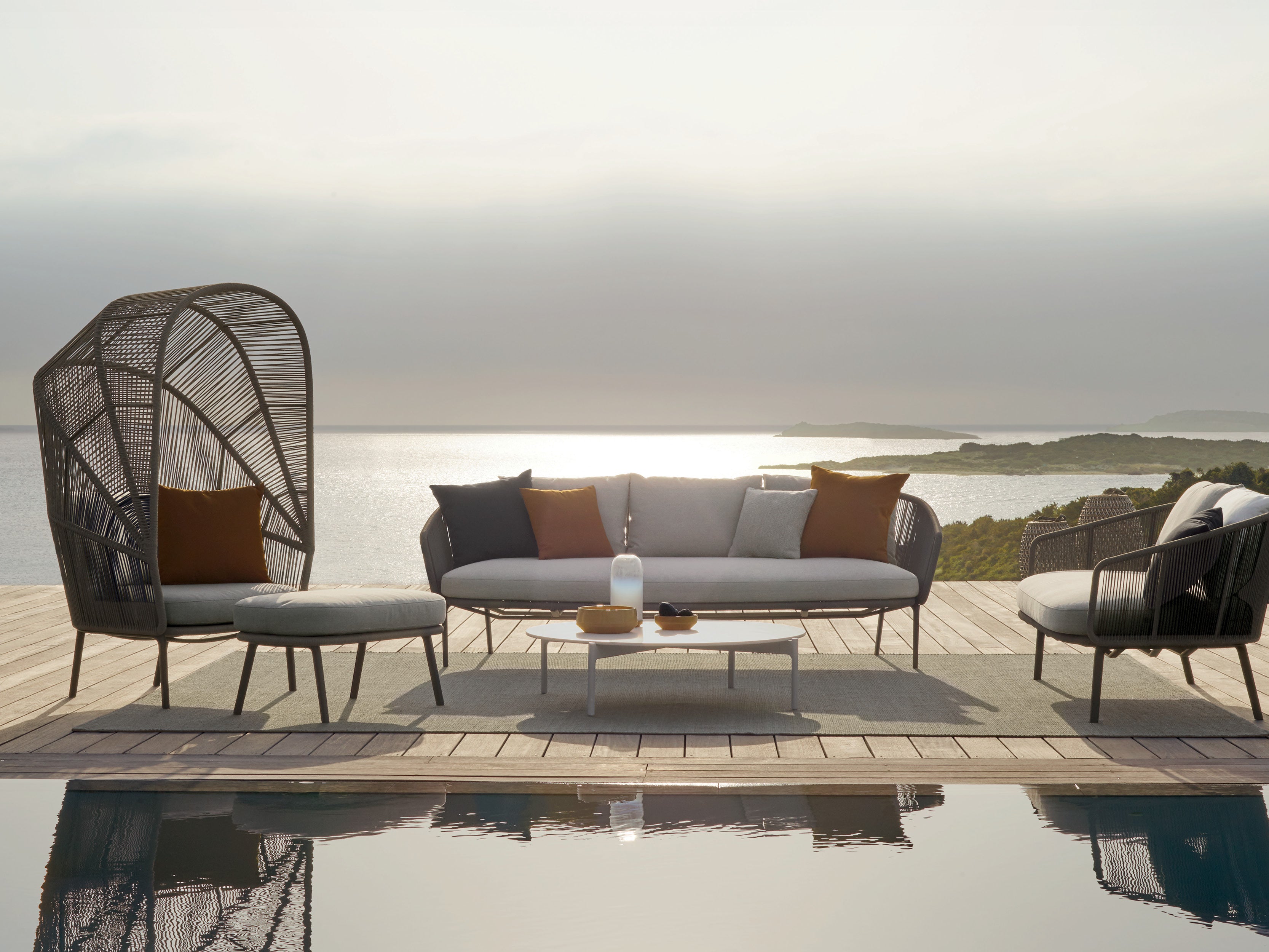 Modern Izon Coffee Table - Stylish Living Room Centerpiece for Home Decor, Compact & Functional Design for Small Spaces - Perfect for Apartments, Lounges, and Cozy Living Areas