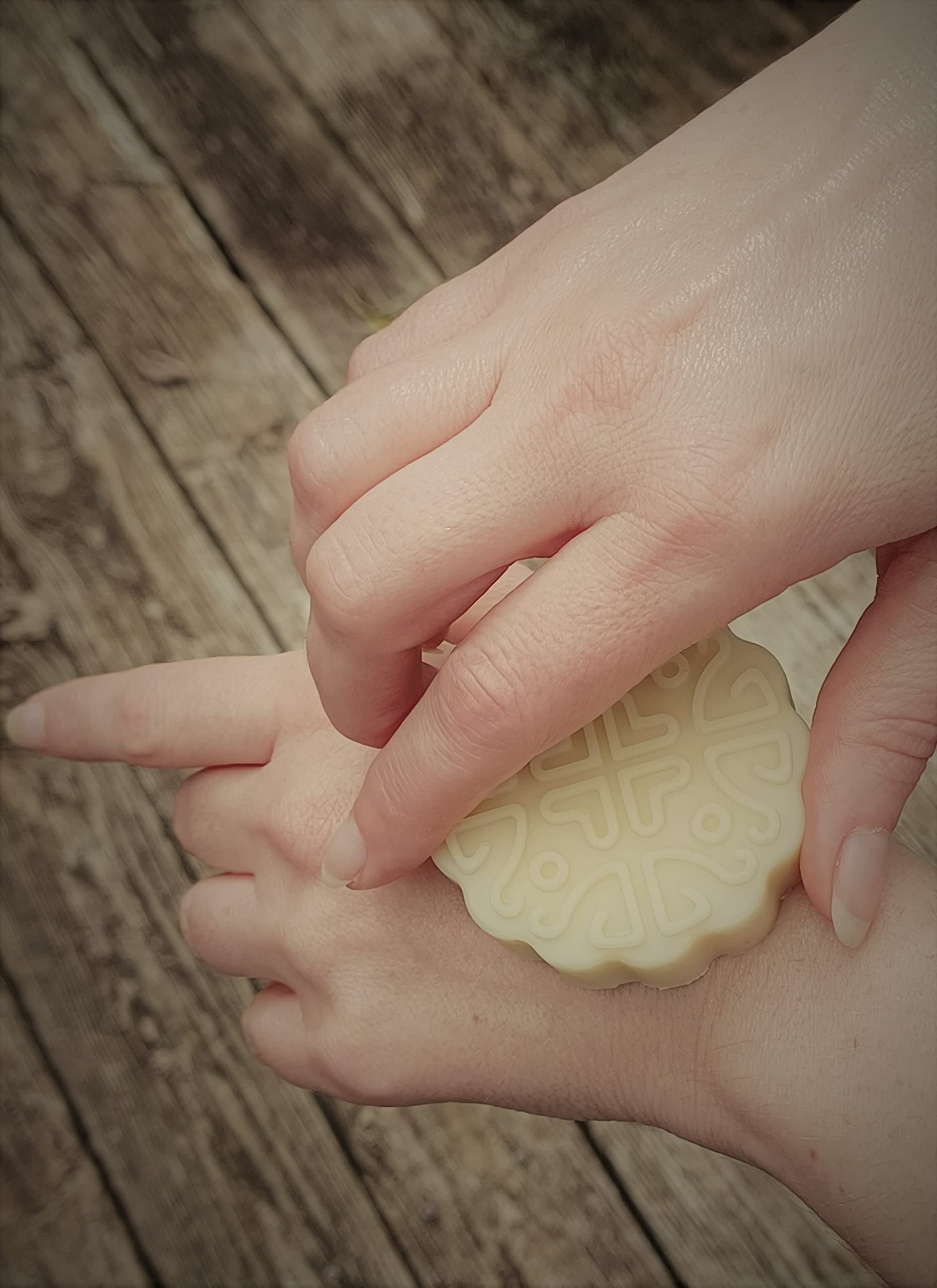Apple Cinnamon Moisturizing Lotion Bar - Natural Beeswax Lotion for Dry Skin - Waterless & Eco-Friendly Travel Lotion Bar - Hydrating Massage Bar for Hands, Body & Face - Perfect for Home, Office & On-The-Go Skincare