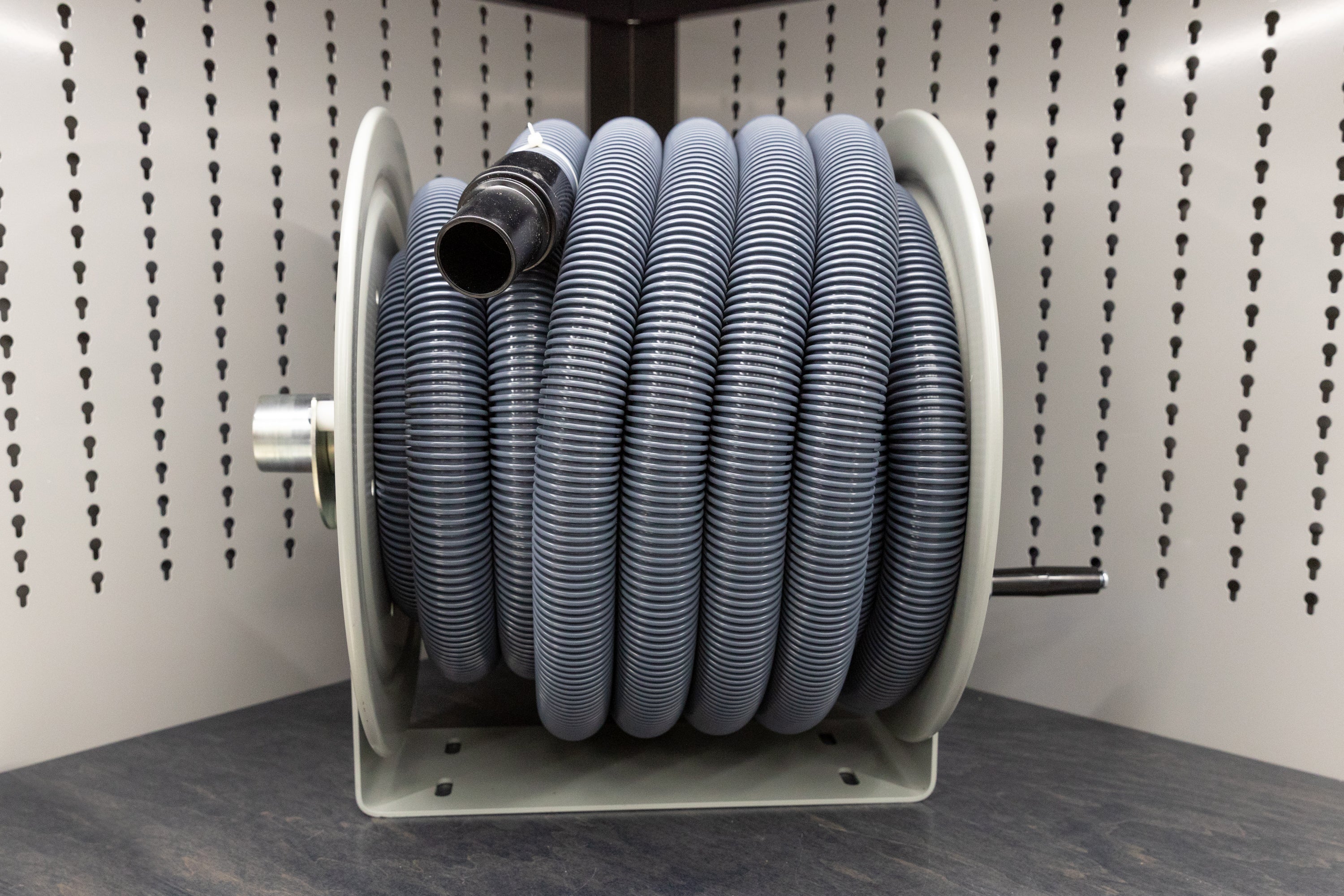 High-Quality Coxreels Vacuum Hose Reel for Industrial & Home Use - Durable Retractable Air Hose Storage Solution for Workshops, Garages & Cleaning