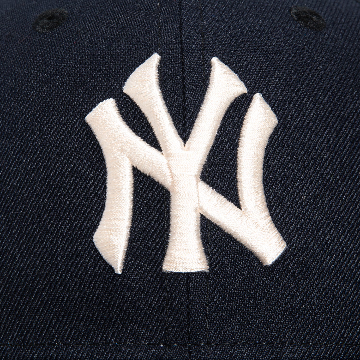 New Era 59Fifty New York Yankees Cooperstown Collection Patch Hat - Navy Blue Fitted Baseball Cap for Men - Perfect for Yankees Fans, Game Day & Streetwear Fashion
