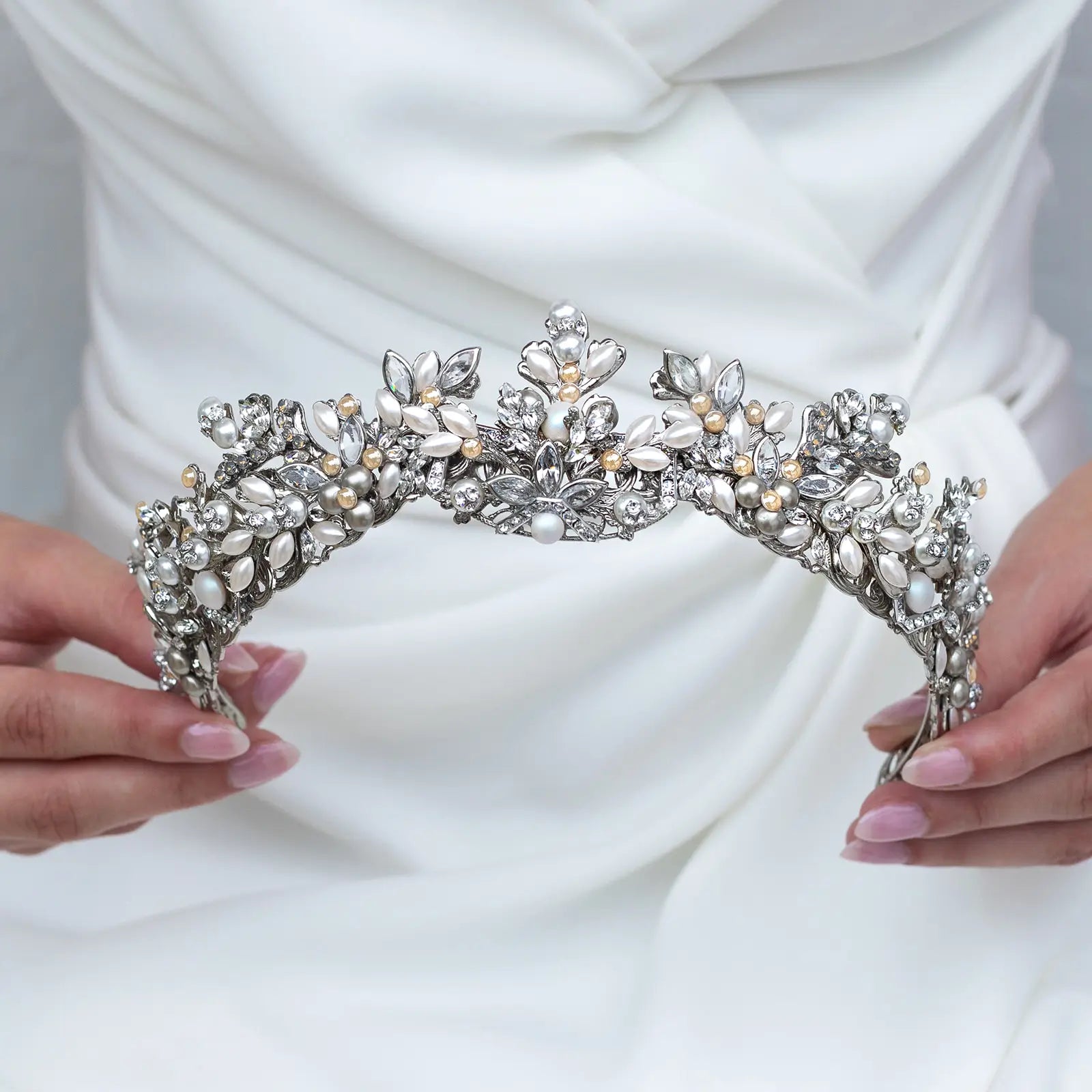 Magnificent Crown - Elegant Royal Tiara for Weddings, Prom & Cosplay | Perfect for Brides, Pageants & Themed Parties