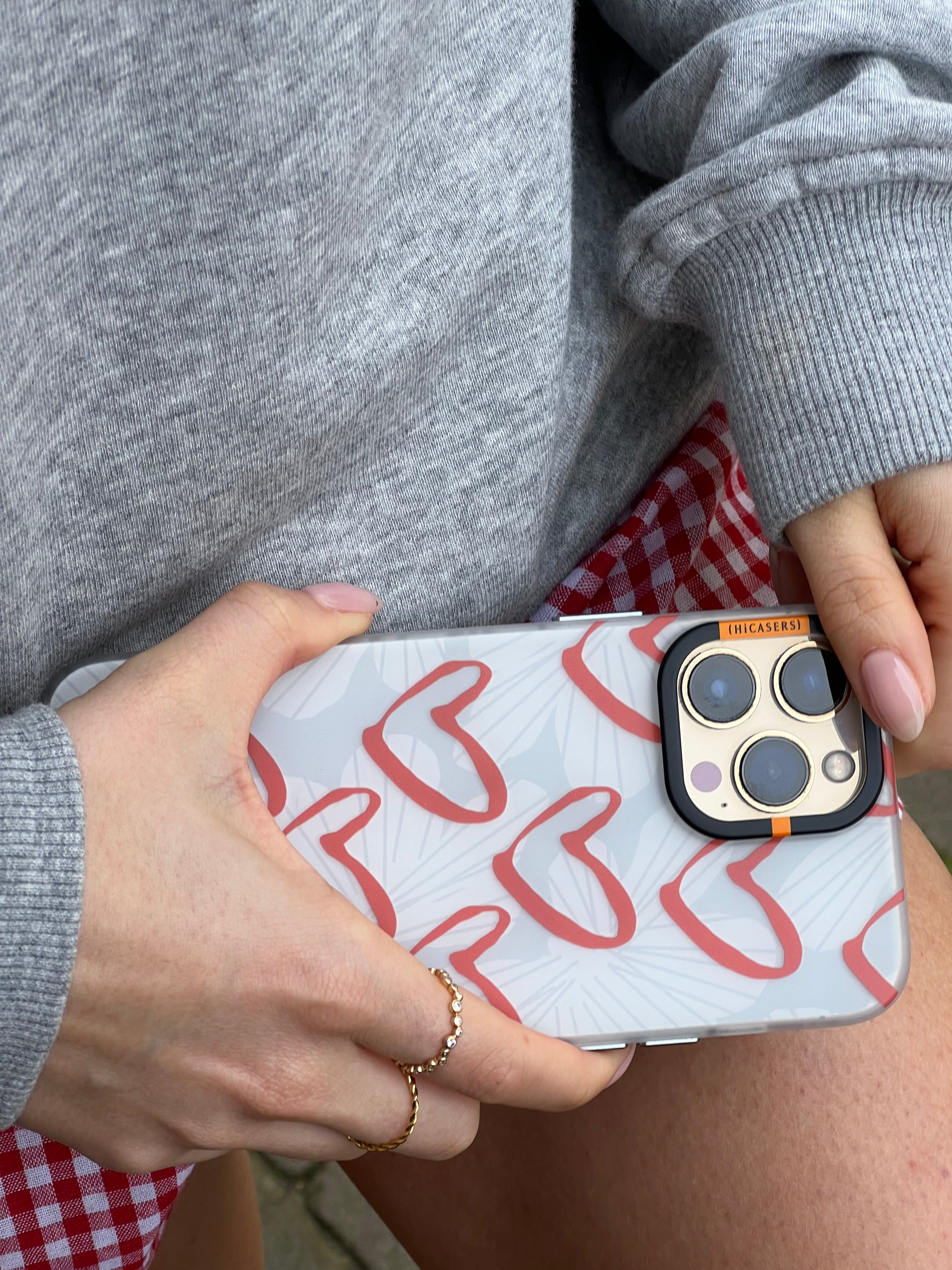 Love Case Grey White - Premium Phone Case for iPhone & Samsung - Durable Protection with Stylish Design - Perfect for Everyday Use, Travel & Outdoor Activities