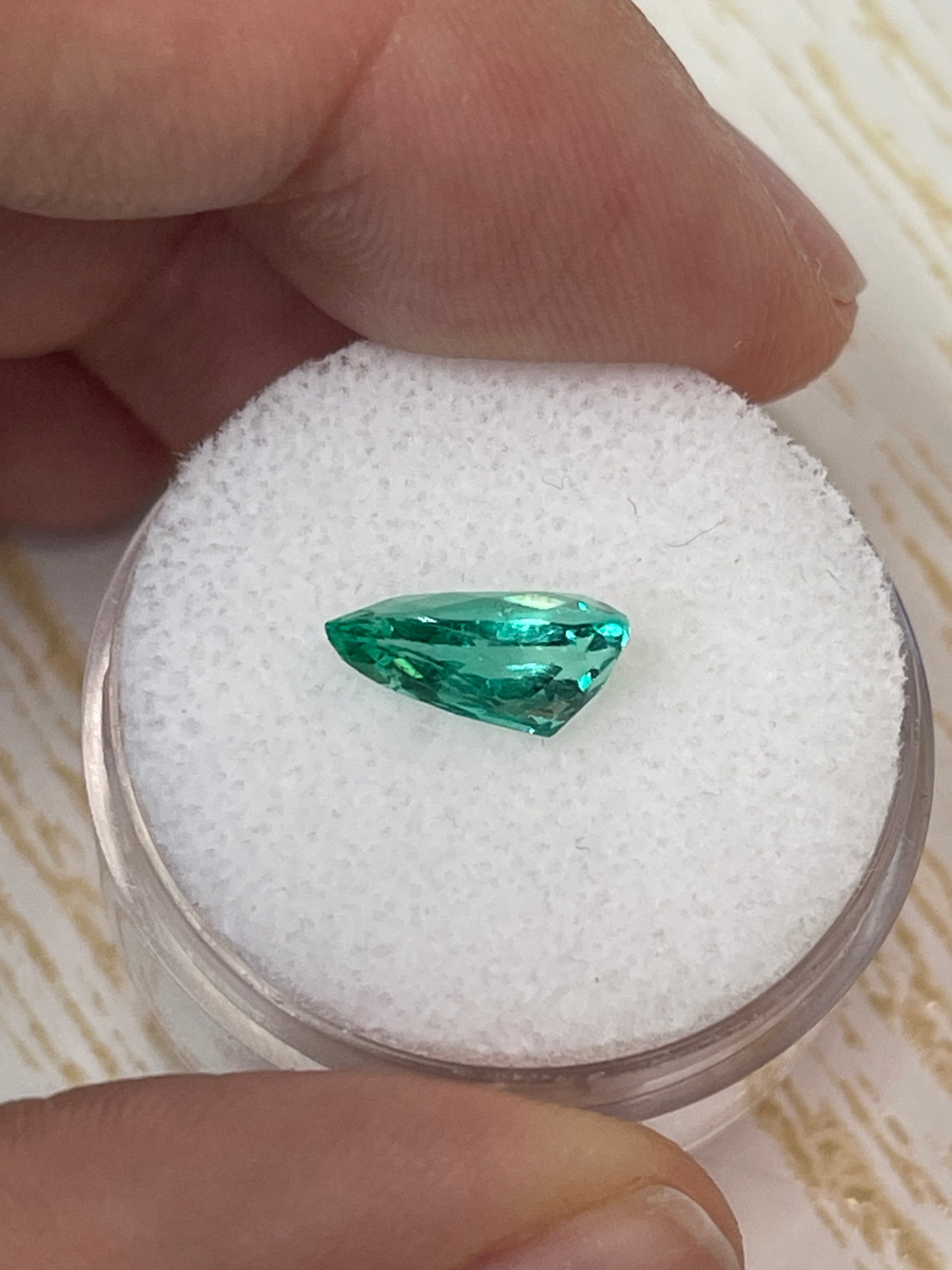1.55 Carat 10x6mm VVS Clarity Natural Green Colombian Loose Emerald Pear Cut Gemstone for Jewelry Making & Engagement Rings