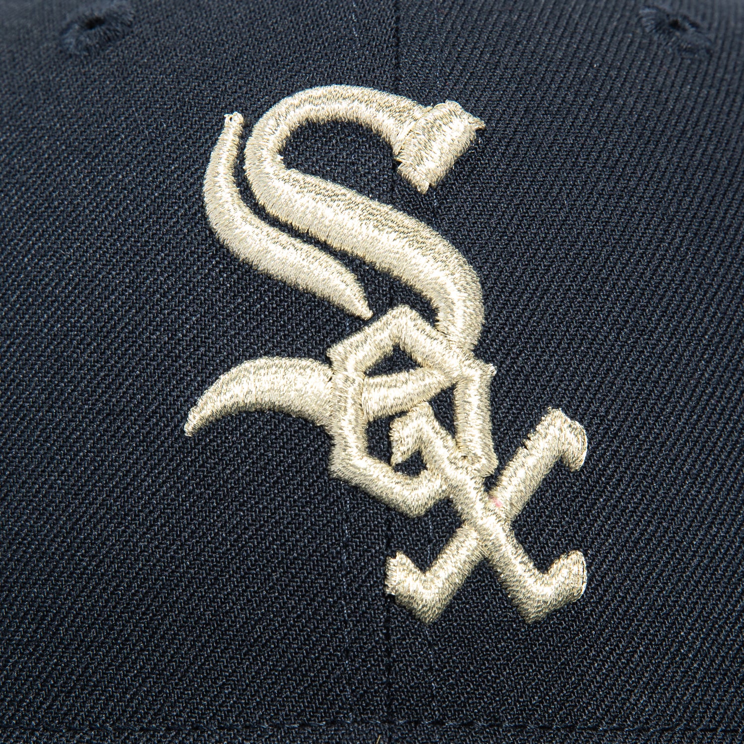 New Era 59Fifty Chicago White Sox 2005 World Series Patch Snapback Hat - Navy, Black & Metallic Silver - Official MLB Baseball Cap for Fans & Collectors - Perfect for Games, Gifting & Sports Memorabilia Display