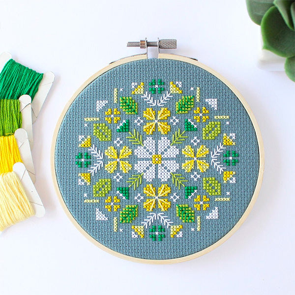 Alpine Flowers Cross Stitch Kit for Beginners - Complete Embroidery Set with Pattern, Thread & Needle - Perfect for DIY Home Decor & Gift Giving