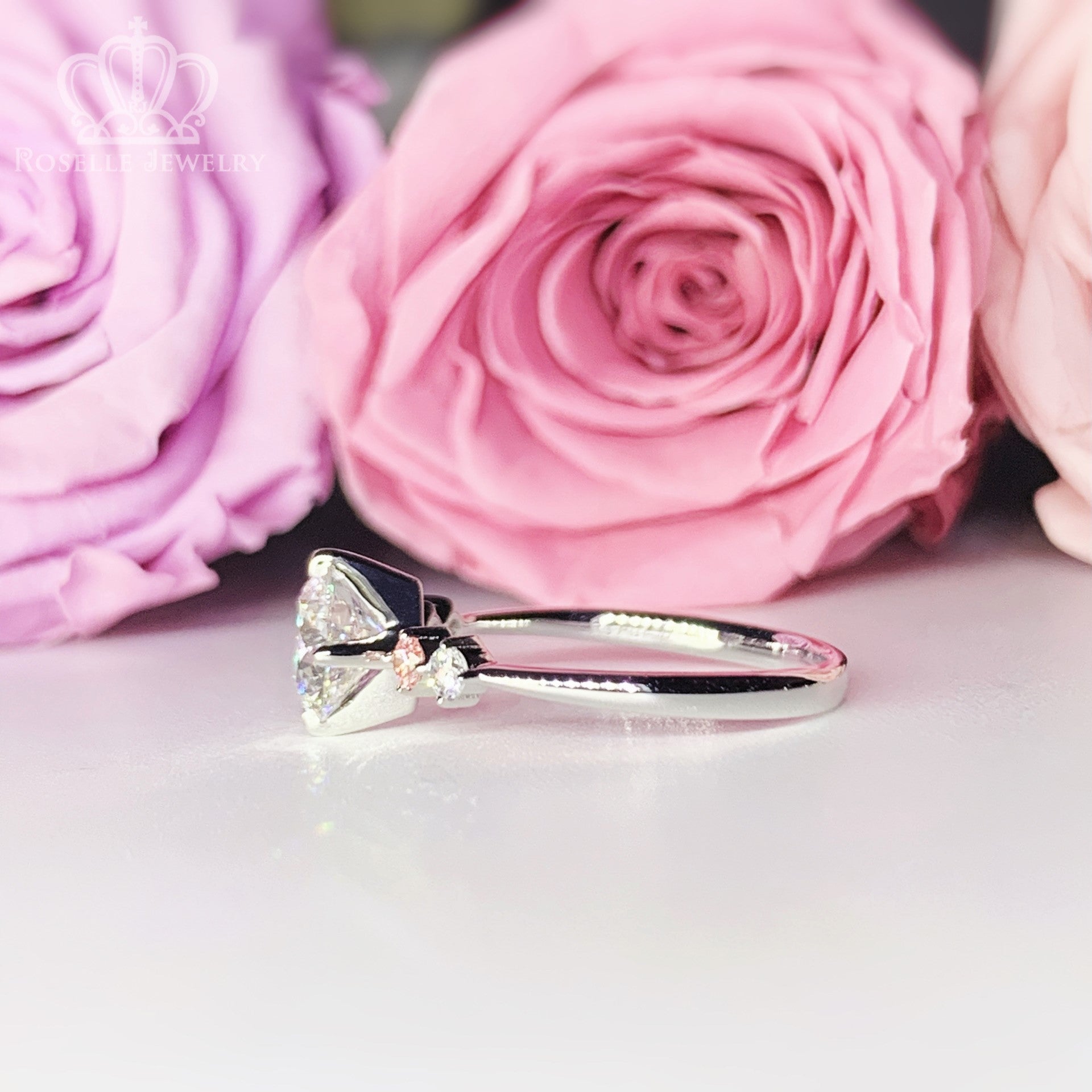 18K White Gold Diamond Engagement Ring for Women - Elegant Solitaire Wedding Band - Perfect for Proposals, Anniversaries & Special Occasions - LGT031
