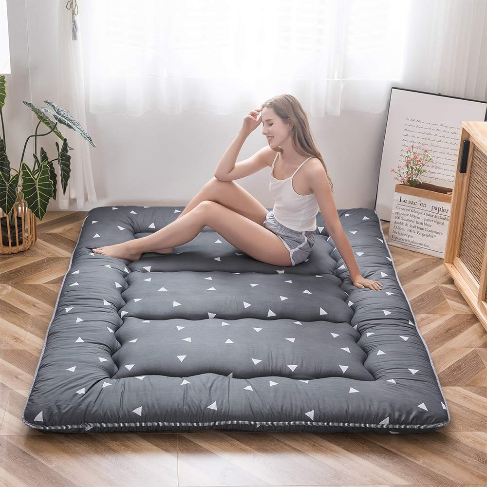 MAXYOYO King Size Floor Mattress - Grey Triangle Japanese Futon for Bedroom, Guest Room & Camping | Extra Large Floor Cushion for Sleeping, Lounging & Travel