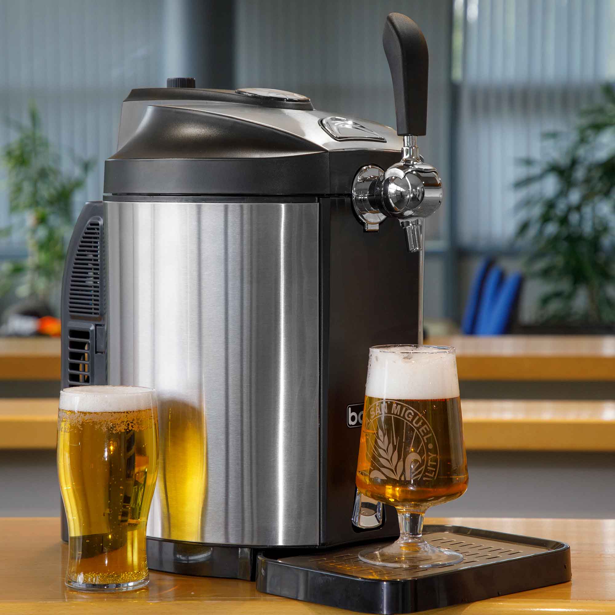 Baridi 5L Beer Keg Dispenser Tap with Built-in Cooling System - Portable Draft Beer Dispenser for Home, Parties, and Outdoor Events - Perfect for Kegerators and Home Brewing Enthusiasts