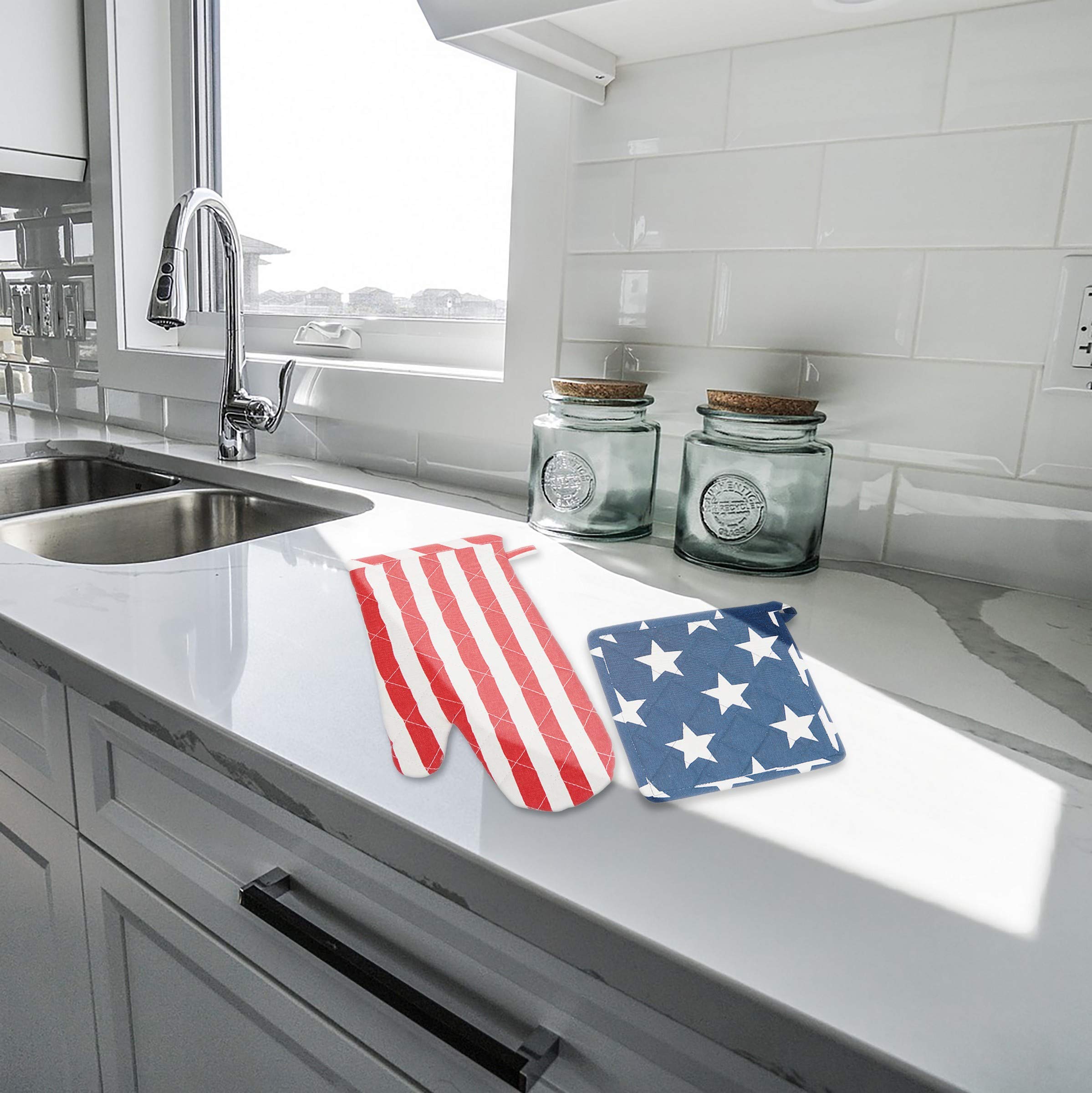 Stars and Stripes Red White & Blue American Flag Pot Holder & Oven Mitt Kitchen Set - Heat Resistant for Cooking, Baking, Grilling - Perfect for 4th of July, Memorial Day, Labor Day, Independence Day & Patriotic Home Decor