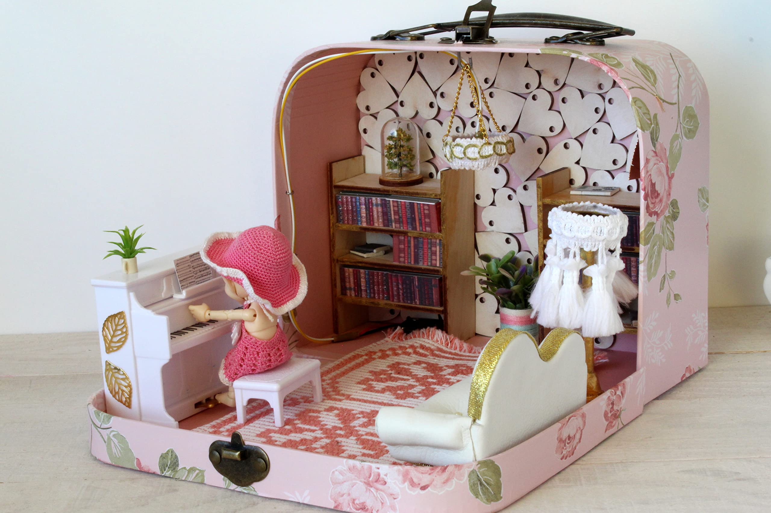 1:12 Scale Miniature Travel Dollhouse in a Suitcase with Chair, Fireplace & Table Accessories - Perfect for Collectors, Kids Play & Home Decor Display