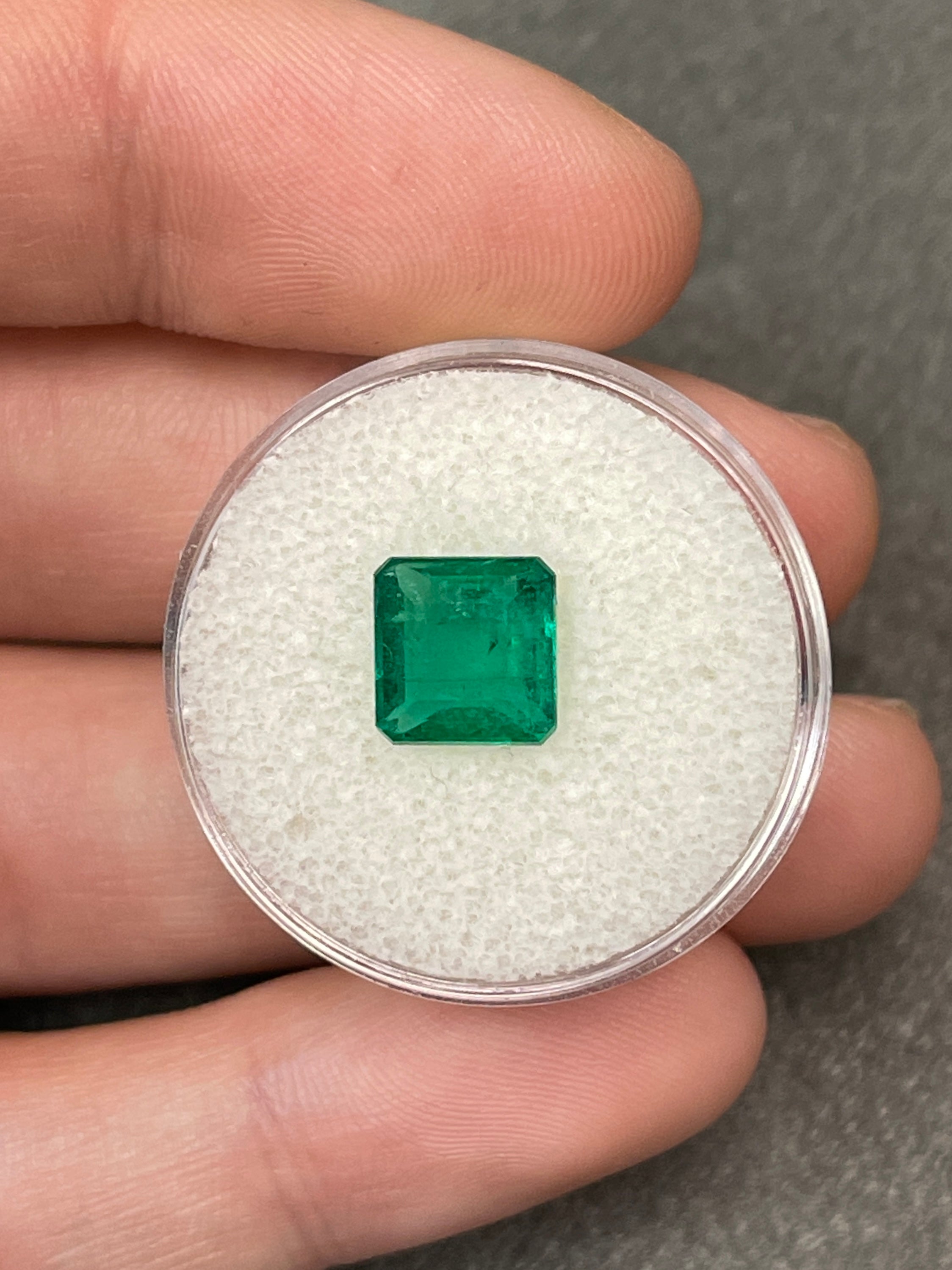 2.70 Carat Natural Loose Colombian Emerald Gemstone - Emerald Cut for Jewelry Making, Engagement Rings & Luxury Gifts