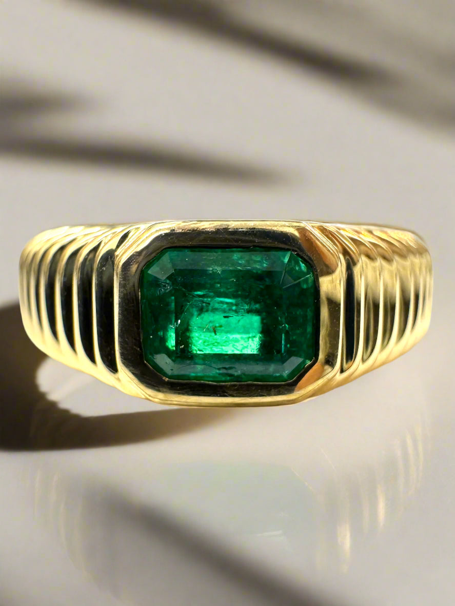 18K Yellow Gold Colombian Emerald Men's Ring - 0.81 Carat Ribbed Bezel, Size 9 | Luxury Wedding Band, Anniversary Gift for Him, Formal Jewelry for Special Occasions