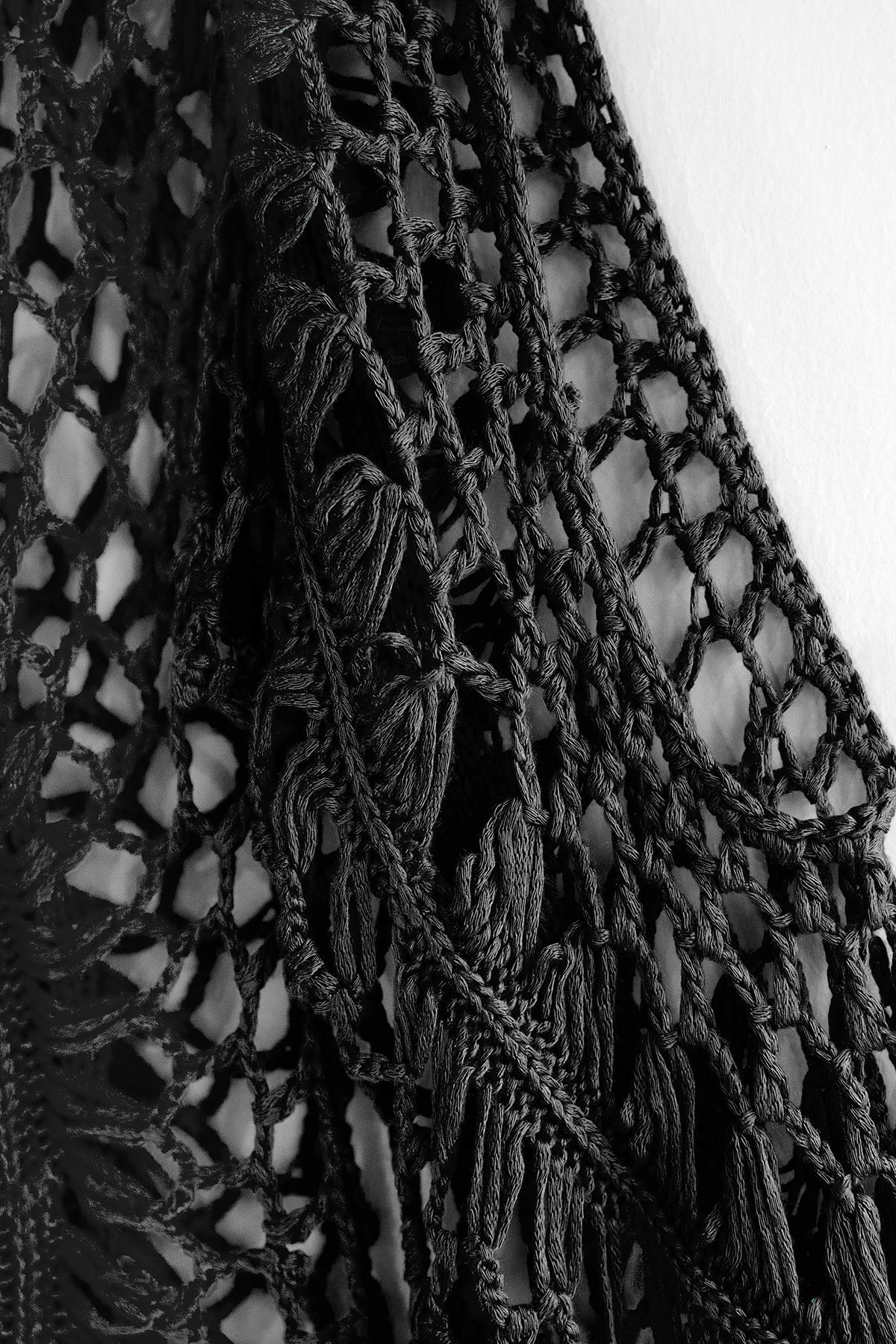 CUPSHE Women's Crochet Poncho Cover Up Dress with Tassels - Hollow Out Beach Swimsuit Cover Up, Lightweight Summer Shawl for Pool, Vacation, and Boho Fashion (Sizes S-XXL) 2025