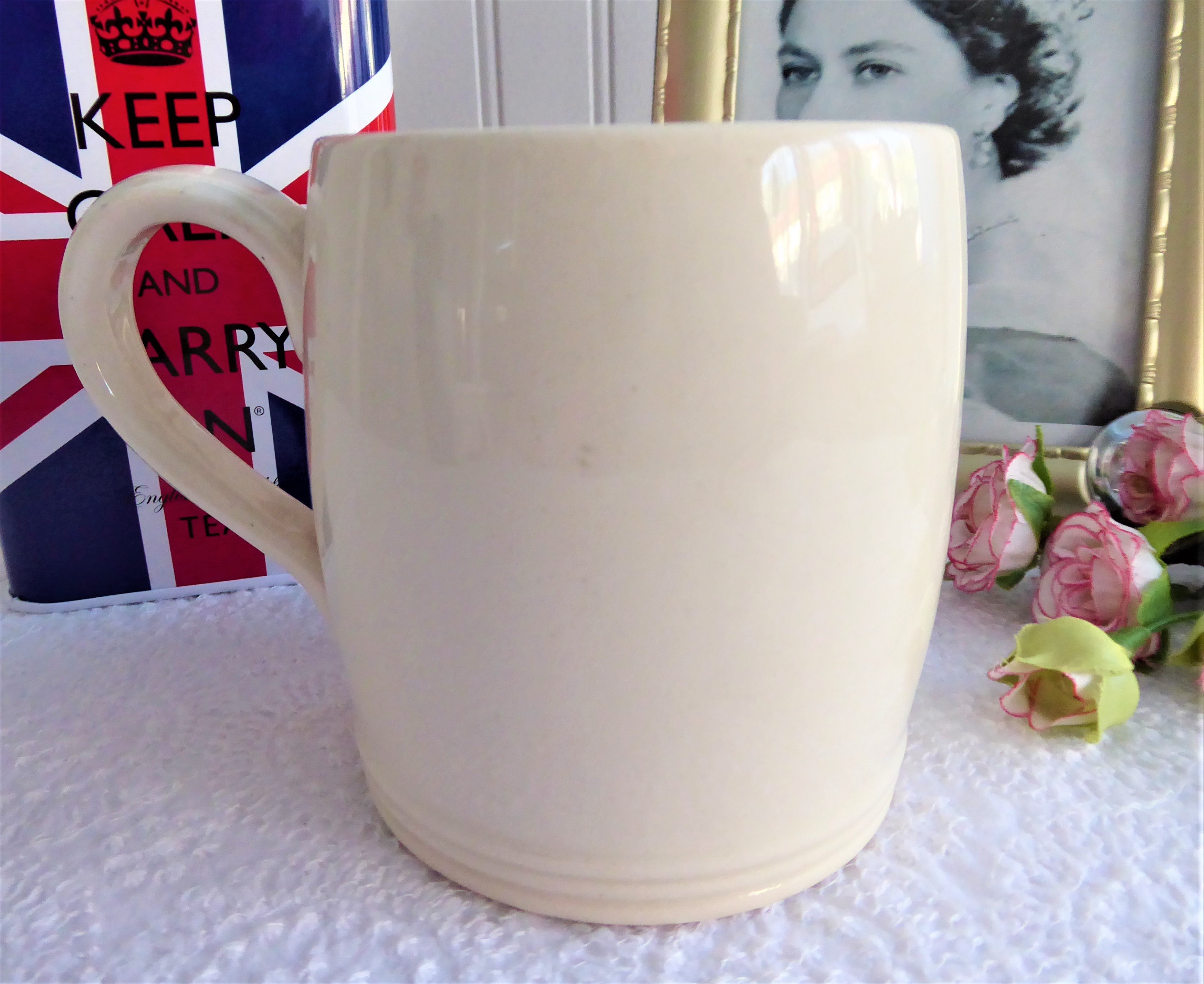 Queen Elizabeth II Coronation 1953 Commemorative Mug - Royal Collectible with Maddock's Famous Photo - Perfect for Tea Time & British History Enthusiasts