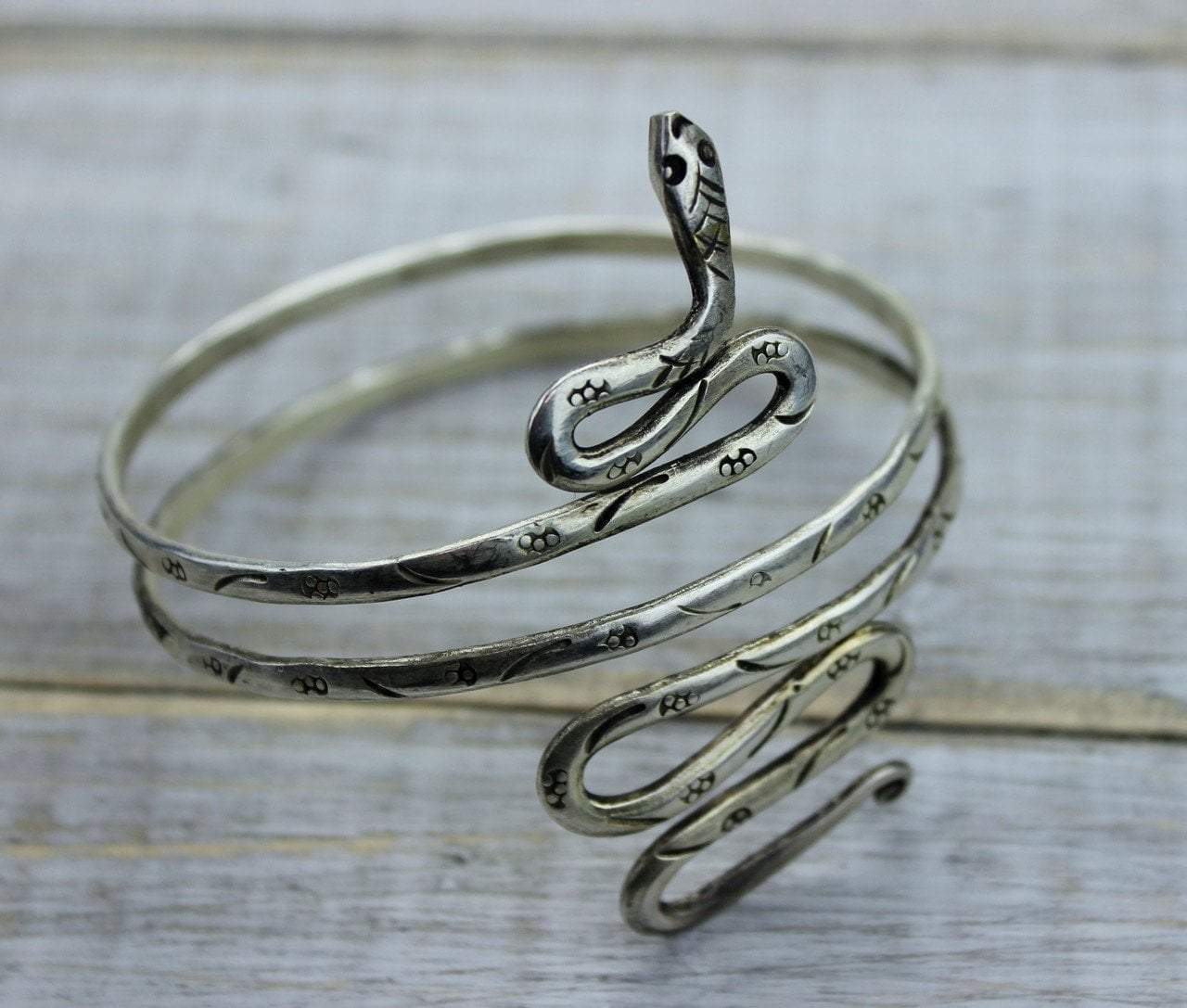 Adjustable Silver Snake Bracelet for Women - Elegant & Stylish Jewelry Gift for Parties, Dating & Special Occasions