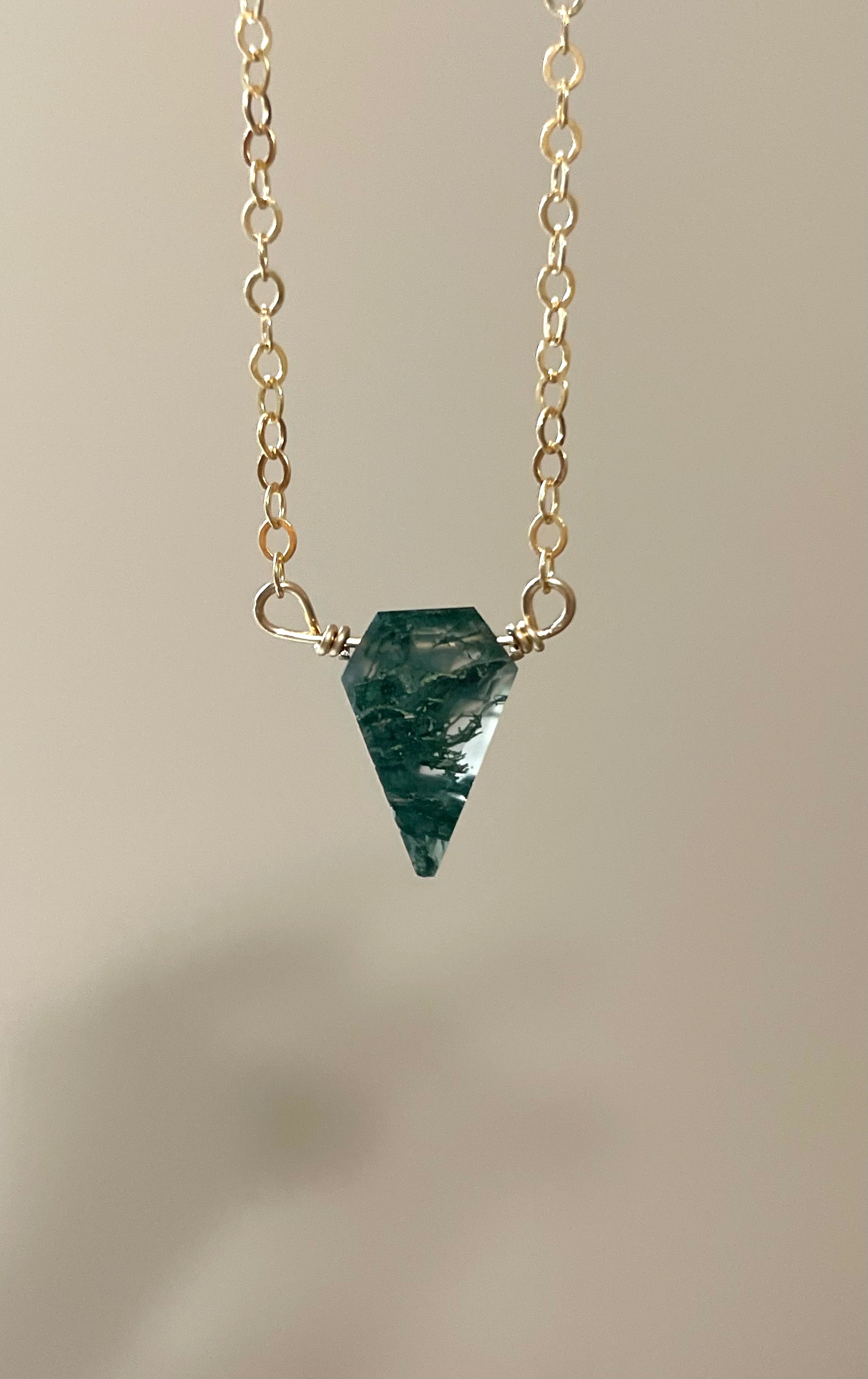 Natural Moss Agate Necklace for Women - Healing Crystal Pendant with Adjustable Chain - Perfect for Meditation, Yoga & Spiritual Gifts