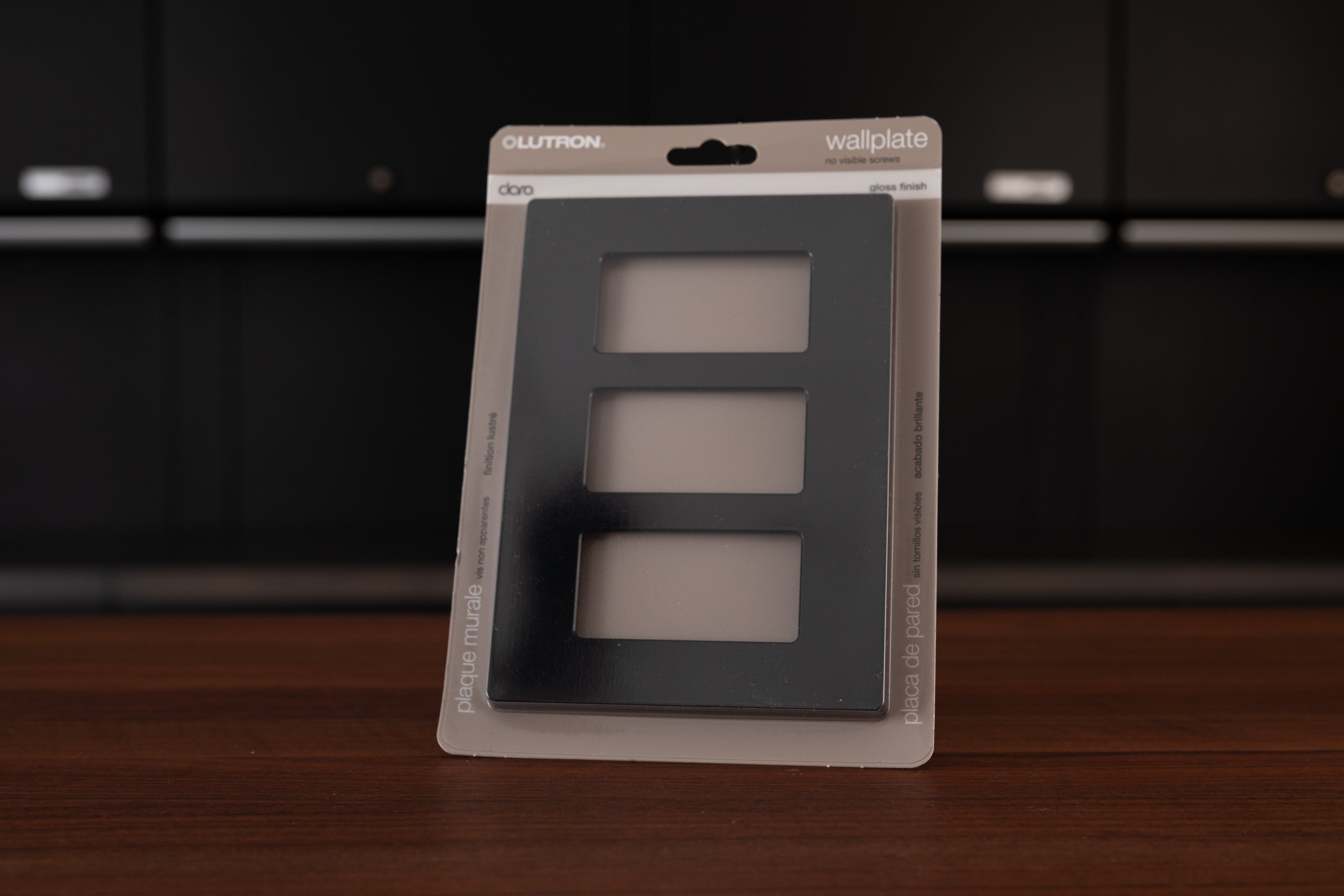 Lutron Claro Wall Plate - Standard Size, Screwless Design, Smooth Finish - Perfect for Home, Office & Commercial Electrical Outlet Covers