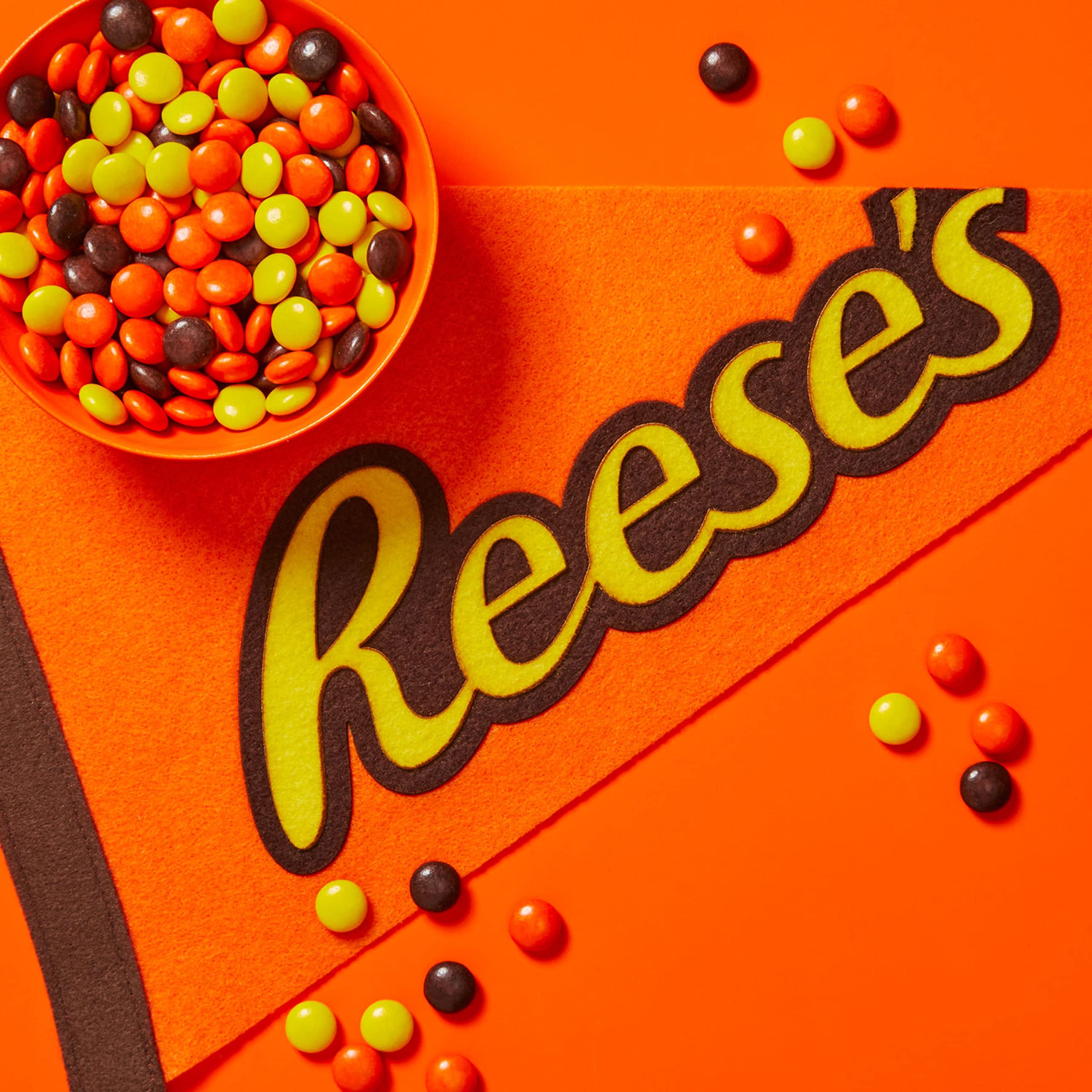 REESE'S PIECES Peanut Butter Candy Bags - 1.53 oz (18 Count Pack) | Bulk Halloween Candy, Party Favors & Movie Night Snacks