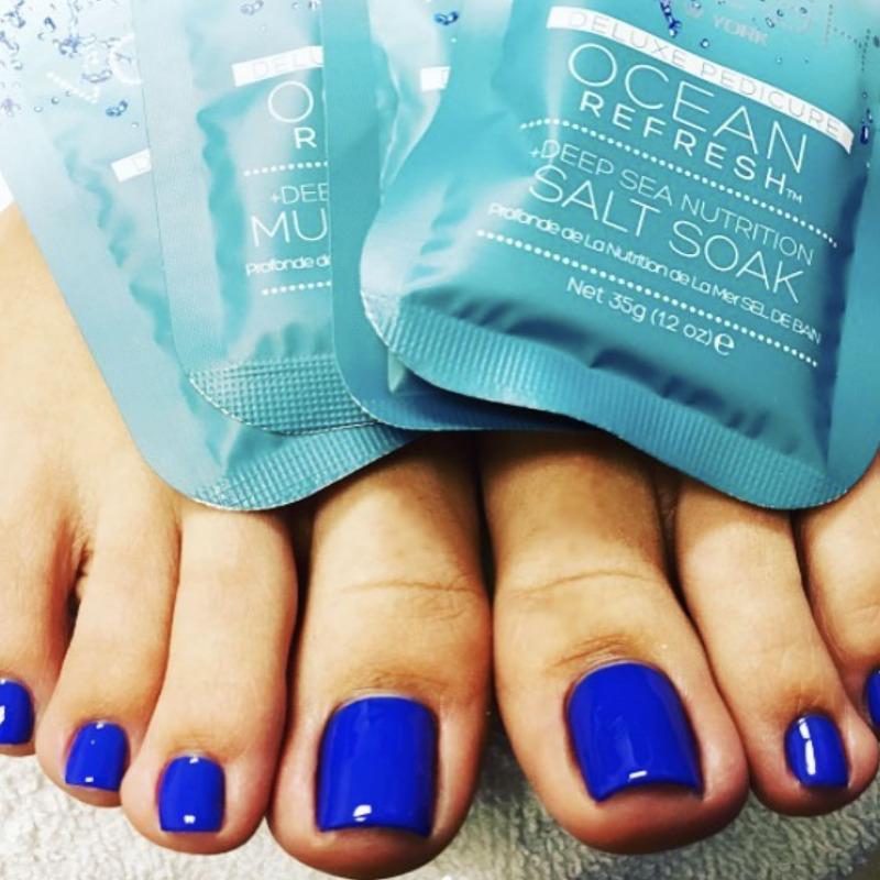 Voesh Pedi in a Box Ocean Refresh Exfoliating Foot Peel Mask - Spa Quality At-Home Pedicure Treatment for Soft Smooth Feet | Perfect for Self-Care, Travel & Gift Giving